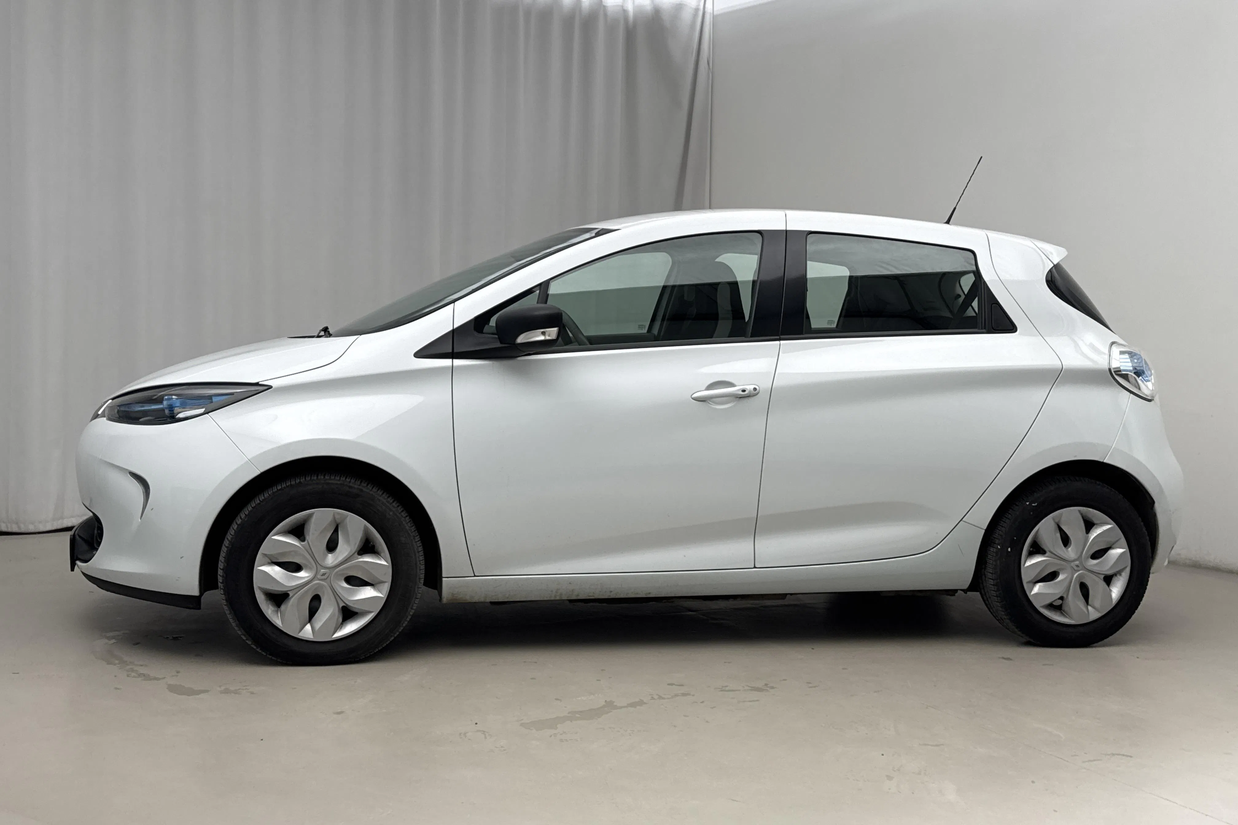 Presentationsfoto 2 av 18: Renault Zoe 41kWh R90 (92hk) - 8 813 mil - Automat - vit - 2020