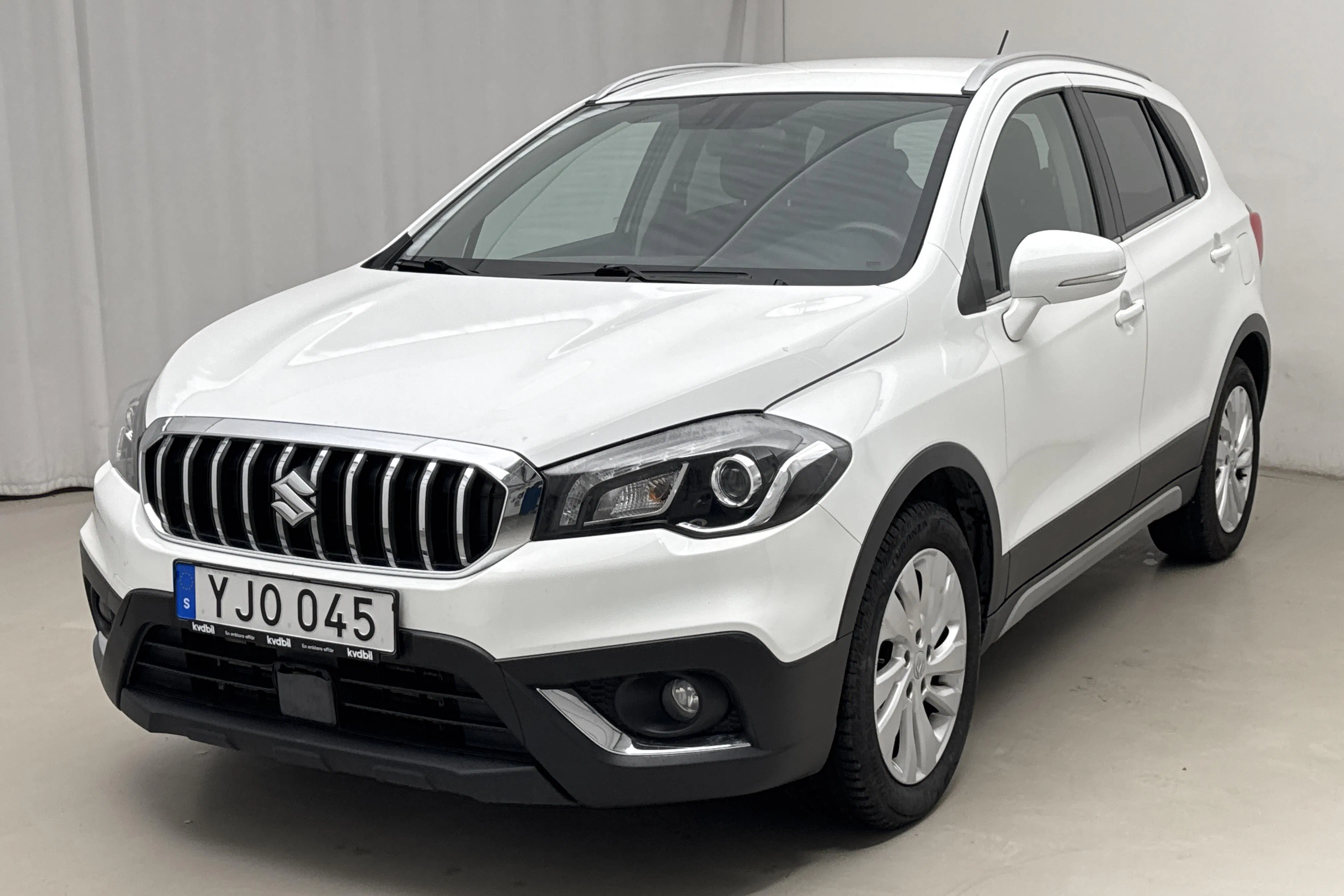 Presentationsfoto 1 av 15: Suzuki S-Cross 1.0T Allgrip 4x4 (112hk) - 14 152 mil - Automat - vit - 2017