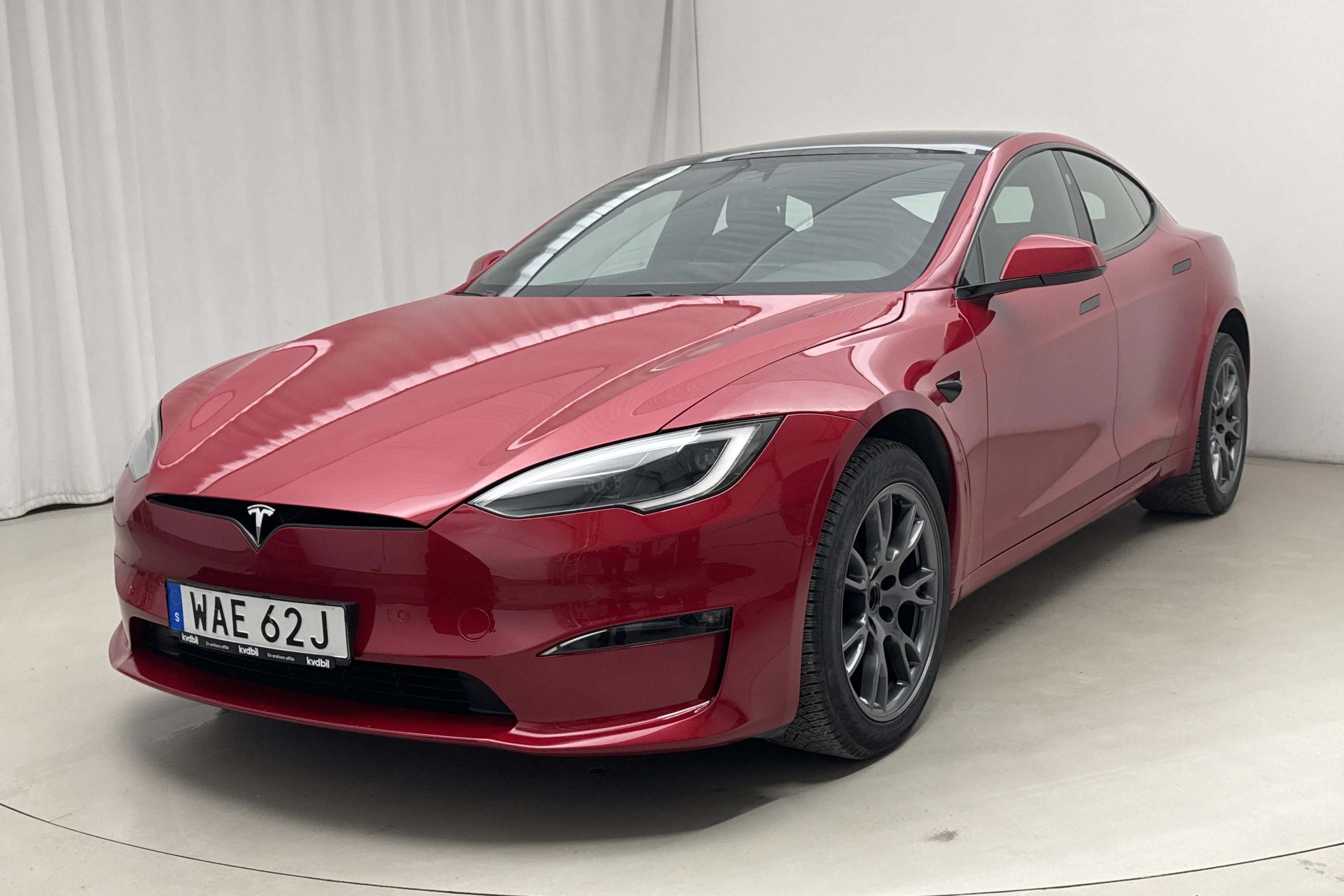 Presentationsfoto 1 av 27: Tesla Model S Dual Motor Long Range AWD - 6 784 mil - Automat - röd - 2023