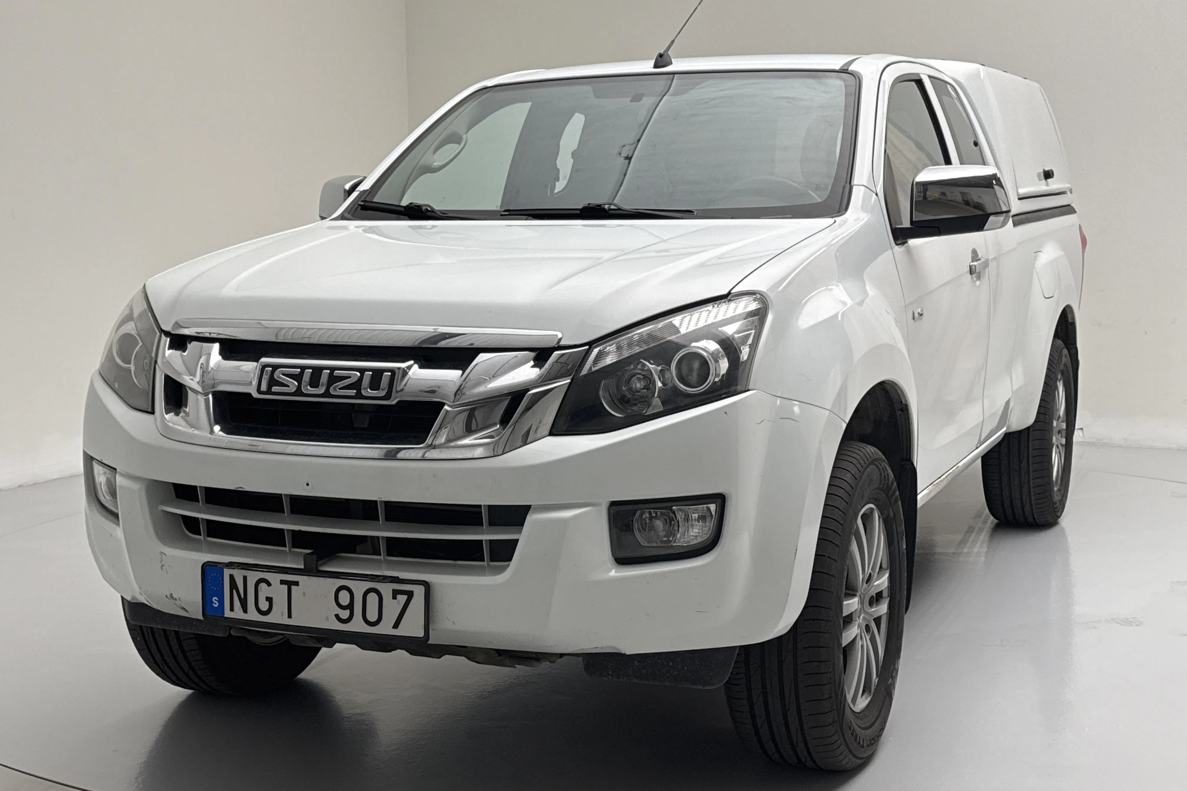 Presentationsfoto 1 av 12: Isuzu D-MAX 2.5 DDI 4WD (163hk) - 14 978 mil - Automat - vit - 2013