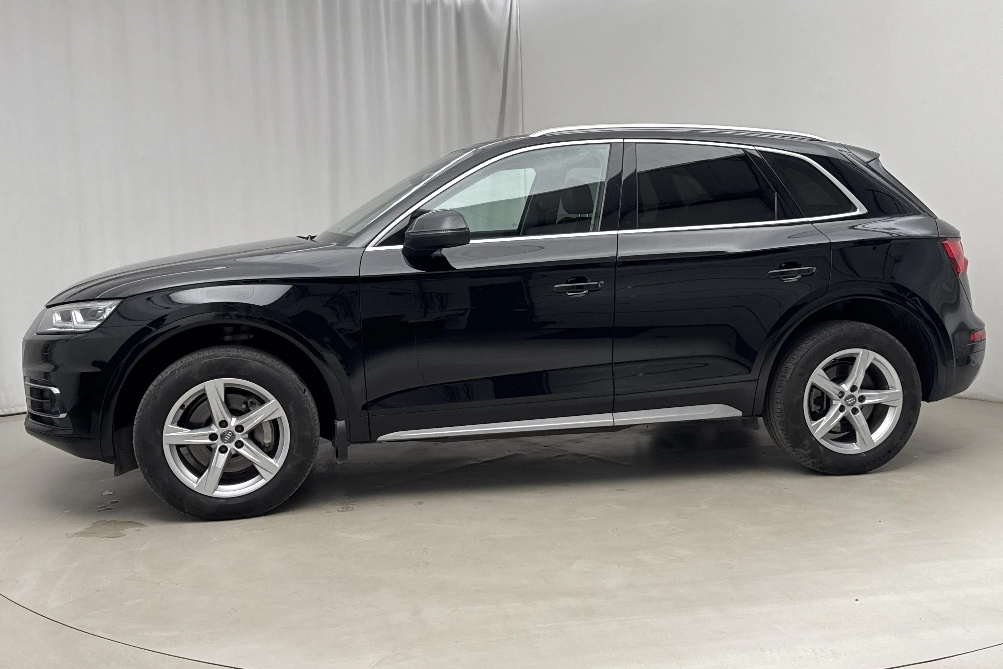 Presentationsfoto 2 av 18: Audi Q5 2.0 TDI quattro (190hk) - 12 836 mil - Automat - svart - 2018