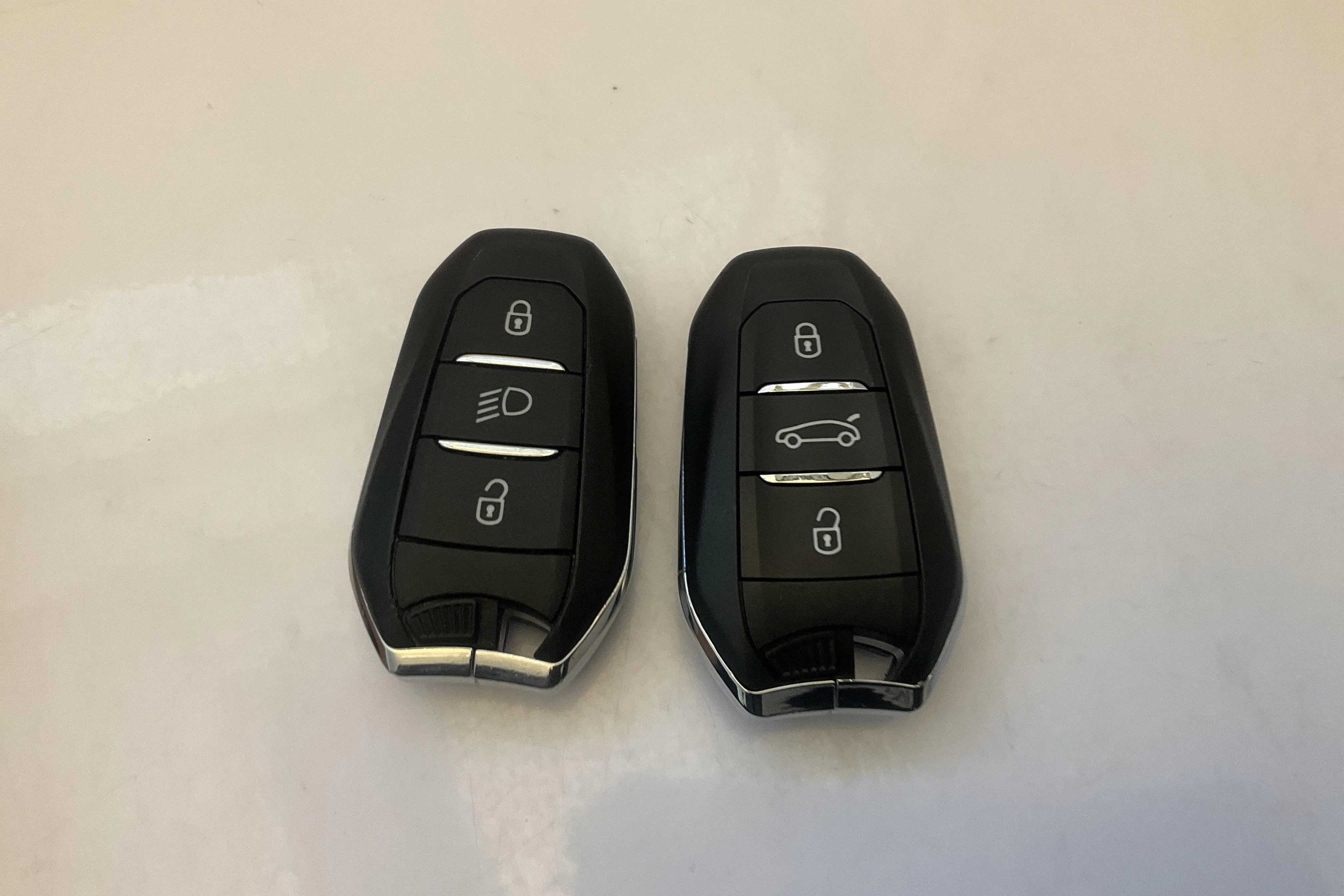 Presentationsfoto 15 av 15: Peugeot e-208 50kWh 5dr (136hk) - 2 818 mil - Automat - gul - 2022