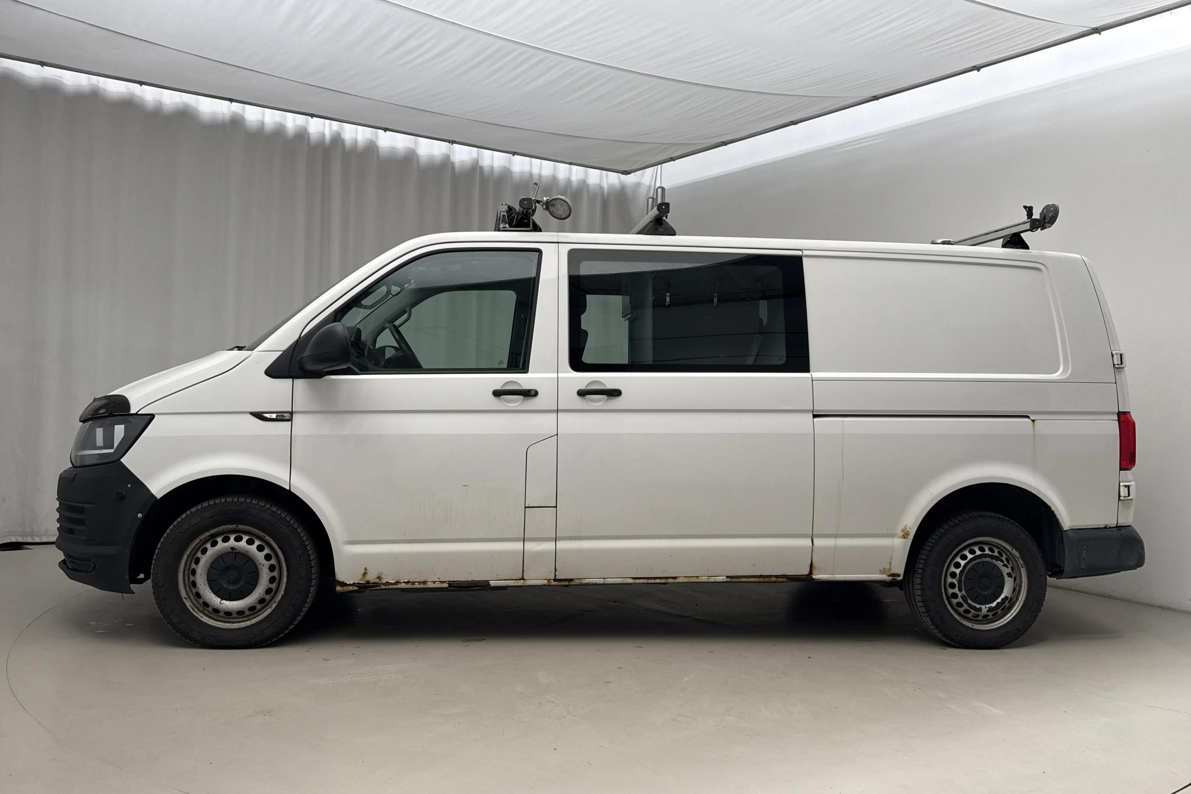Presentation photo 2 of 22: VW Transporter T6 2.0 TDI BMT Skåp 4MOTION (150hk) - 249 630 km - Manual - white - 2016