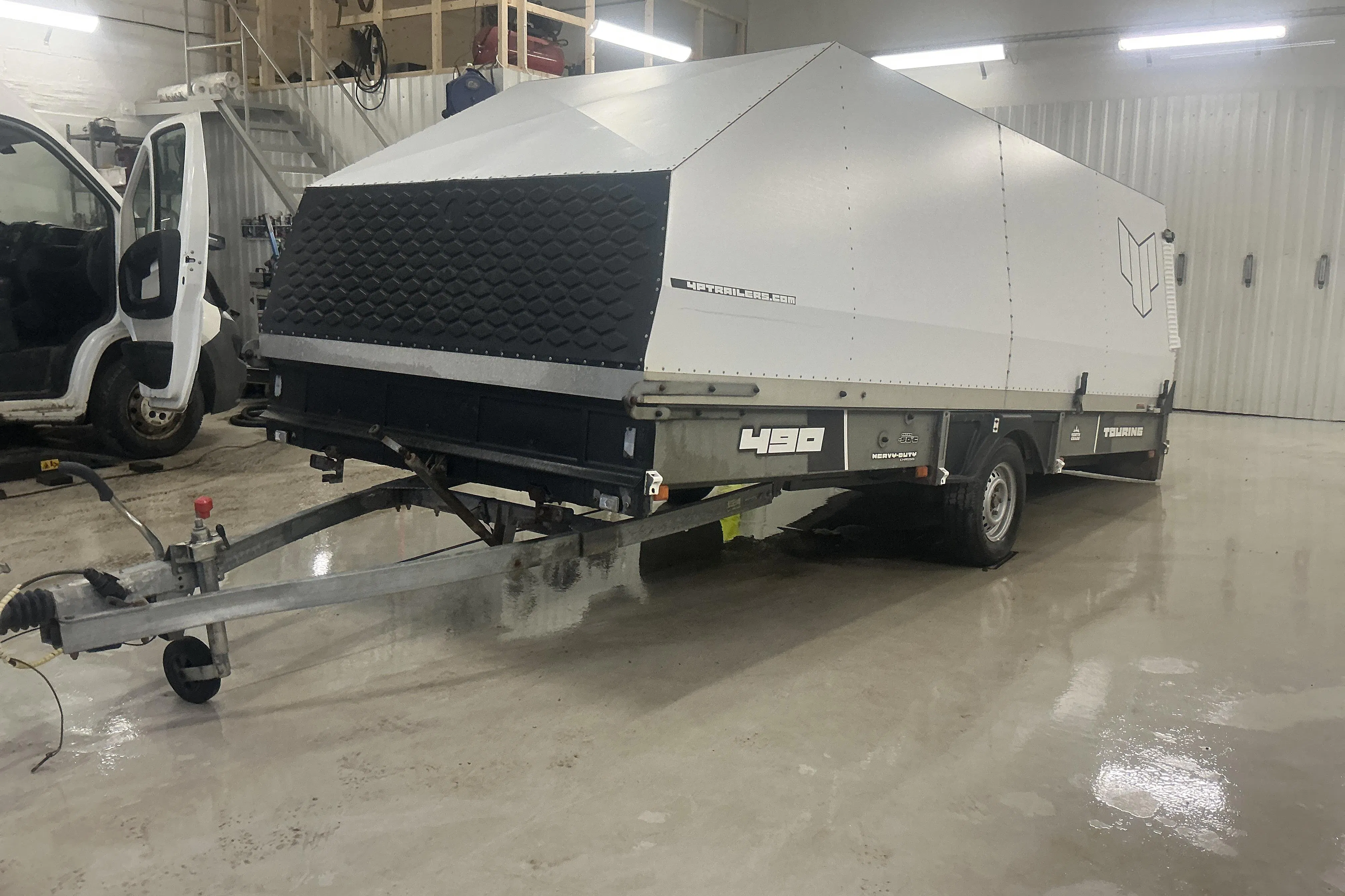 Presentationsfoto 2 av 12: NORTH GRADE 4P TOURING 490 TXI Kåpsläpvagn med tippfunktion Släpvagn - 0 km - 2017