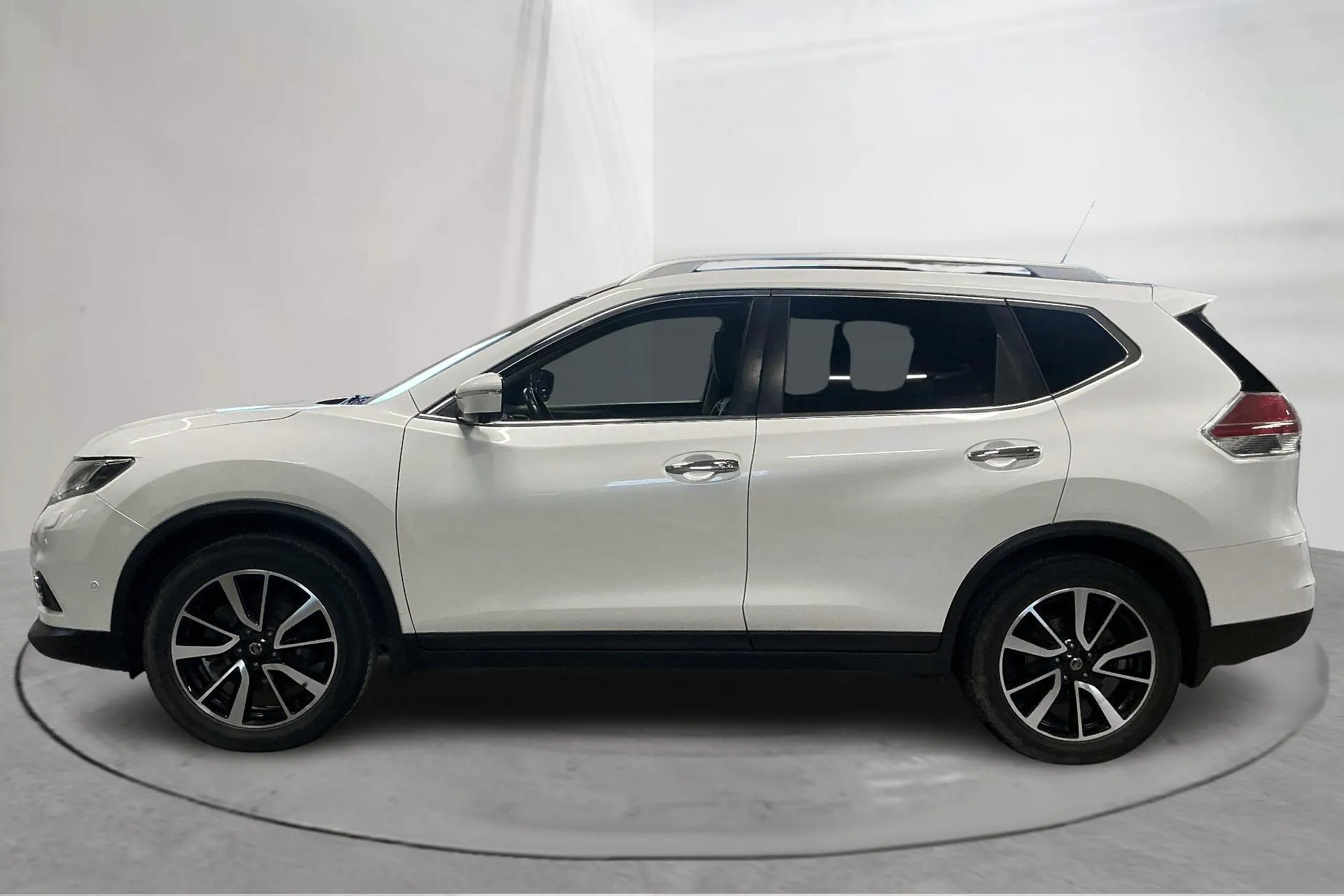 Presentation photo 2 of 19: Nissan X-trail 1.6 dCi 2WD (130hk) - 127 470 km - Automatic - white - 2017