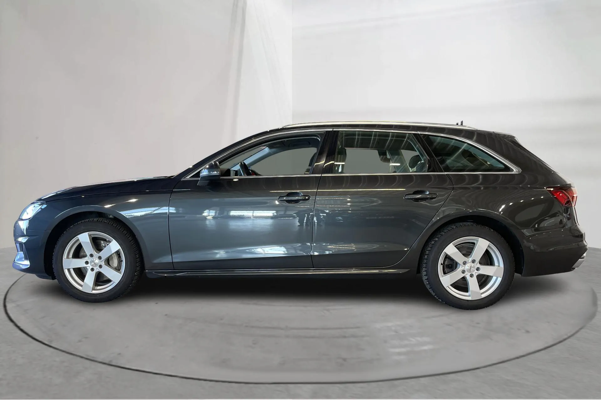 Presentationsfoto 2 av 17: Audi A4 Avant 40 TDI quattro (204hk) - 17 186 mil - Automat - grå - 2021