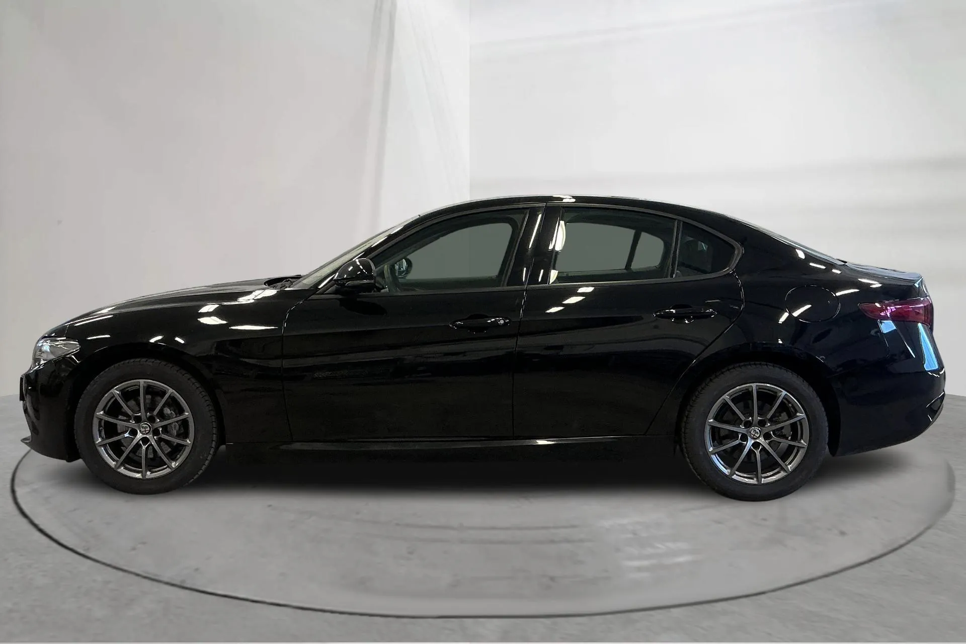 Presentationsfoto 2 av 14: Alfa Romeo Giulia 2.0 (200hk) - 10 532 mil - Automat - svart - 2019