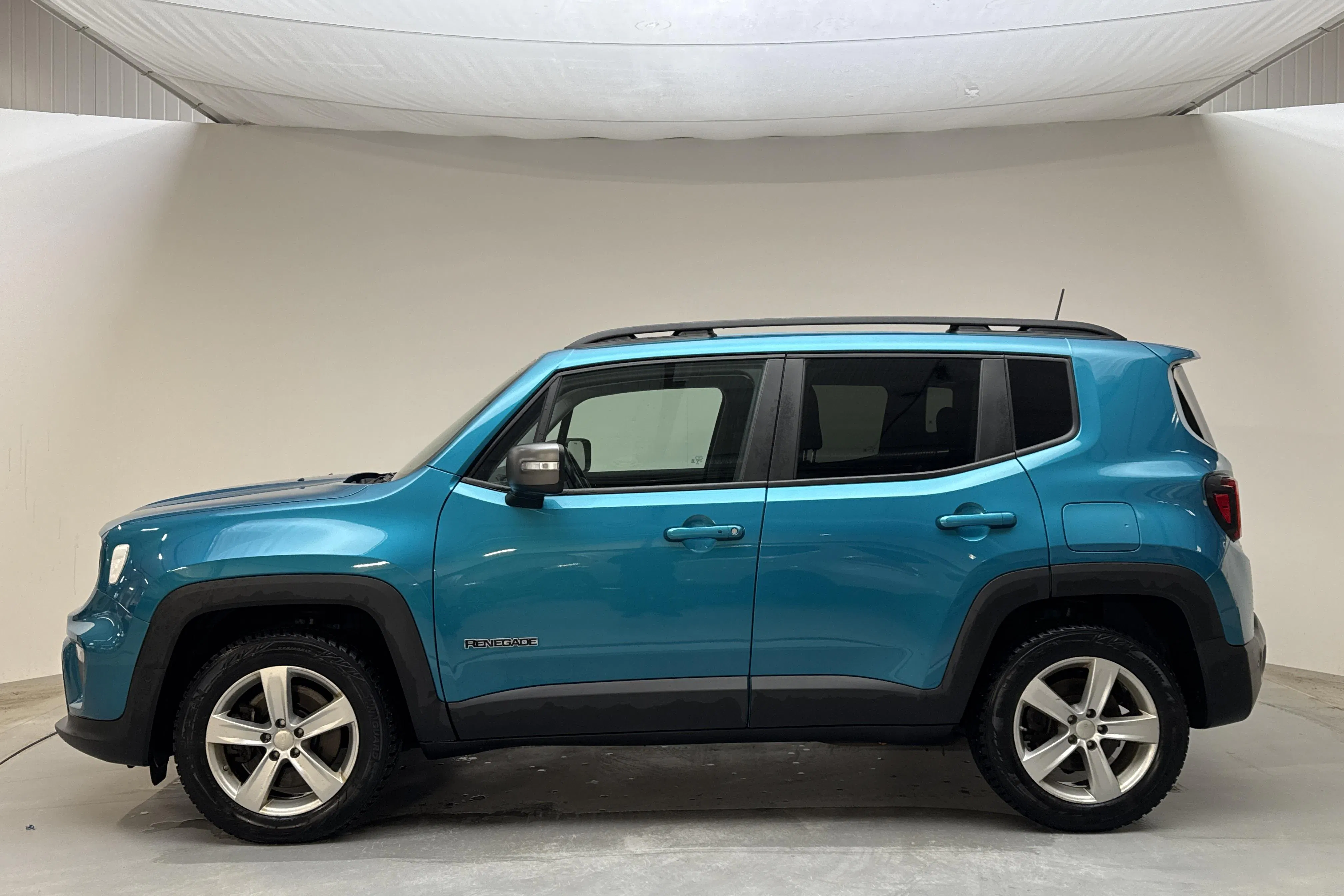 Presentationsfoto 2 av 15: Jeep Renegade 1.3 PHEV 4WD (190hk) - 9 196 mil - Automat - blå - 2020