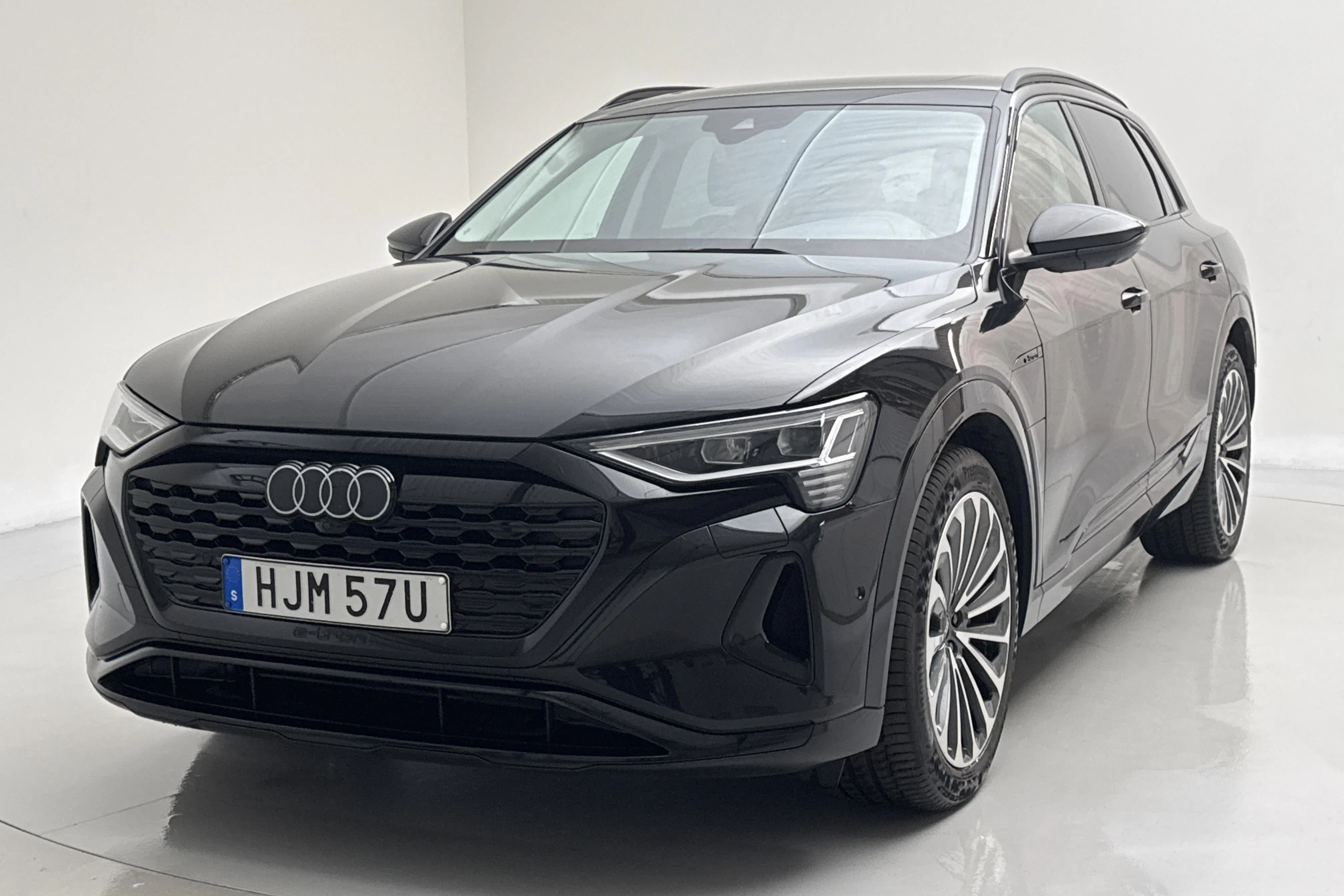 Presentation photo 1 of 21: Audi Q8 55 e-tron quattro (408hk) - 101 480 km - Automatic - black - 2024