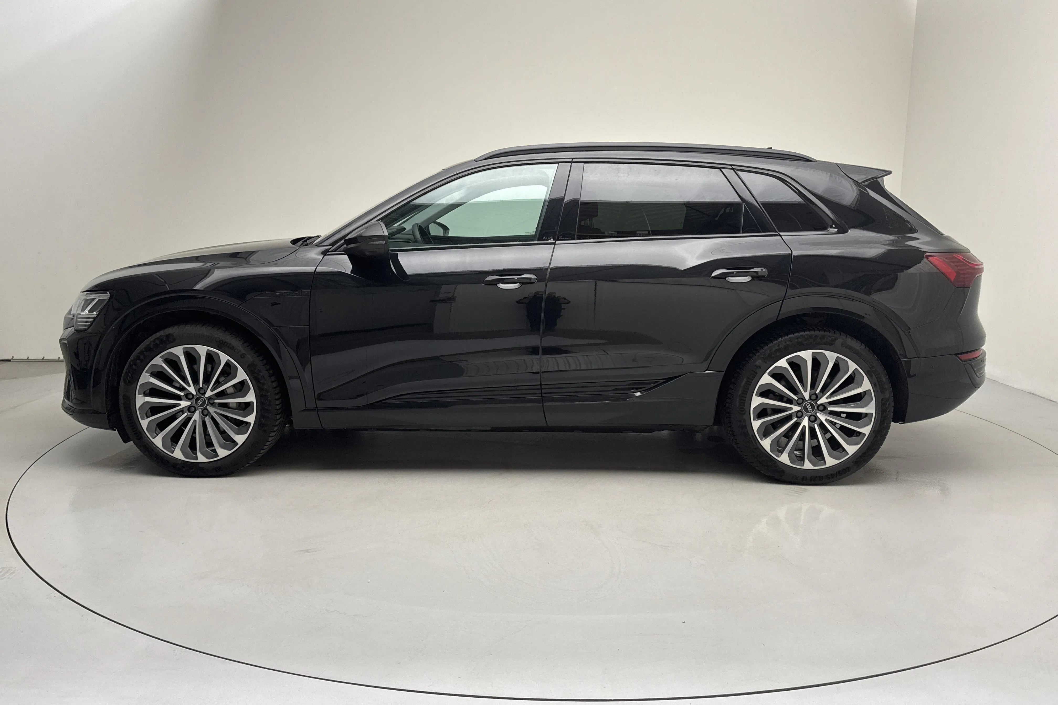 Presentation photo 2 of 21: Audi Q8 55 e-tron quattro (408hk) - 101 480 km - Automatic - black - 2024