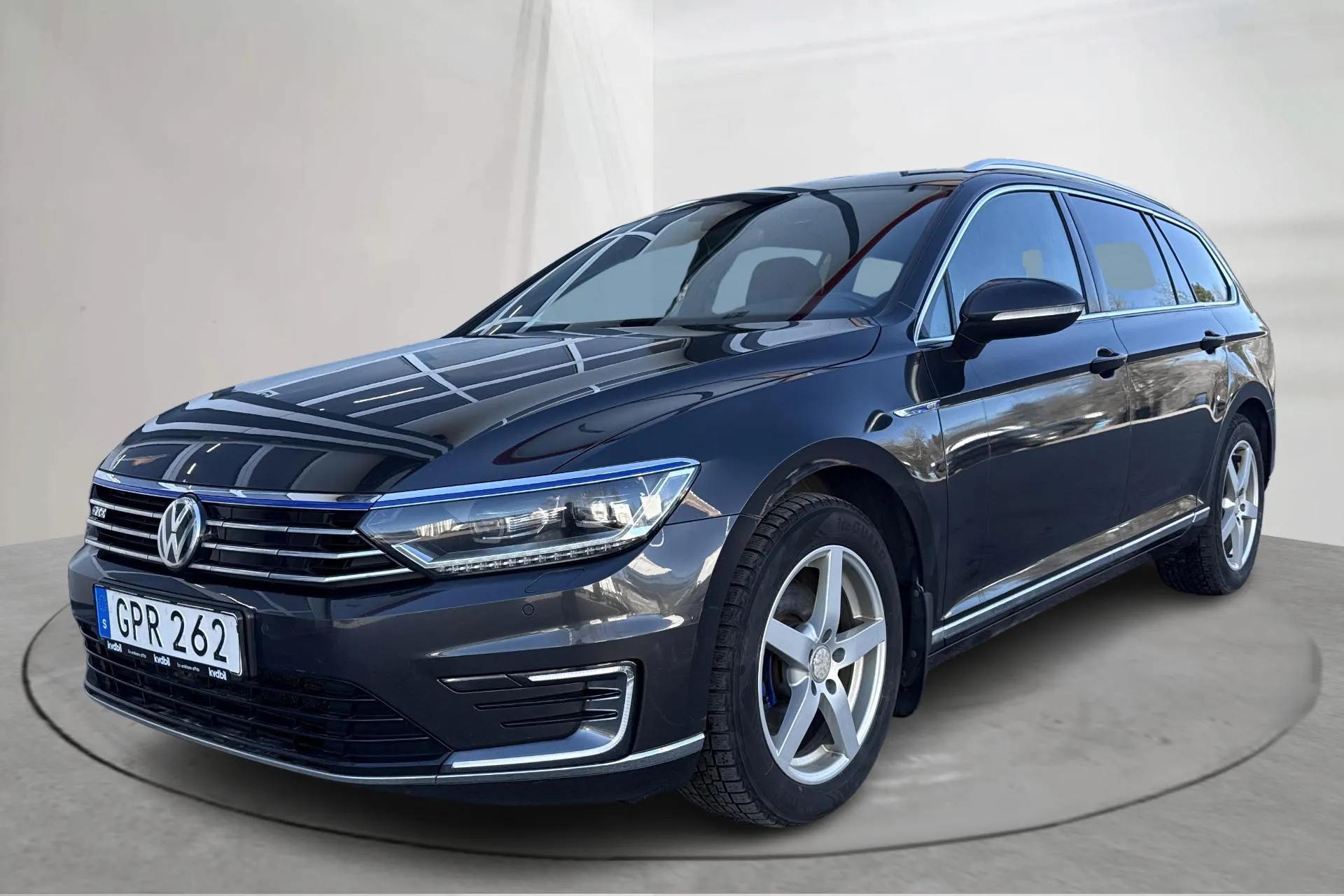Presentationsfoto 1 av 19: VW Passat 1.4 Plug-in-Hybrid Sportscombi (218hk) - 14 304 mil - Automat - Dark Grey - 2018