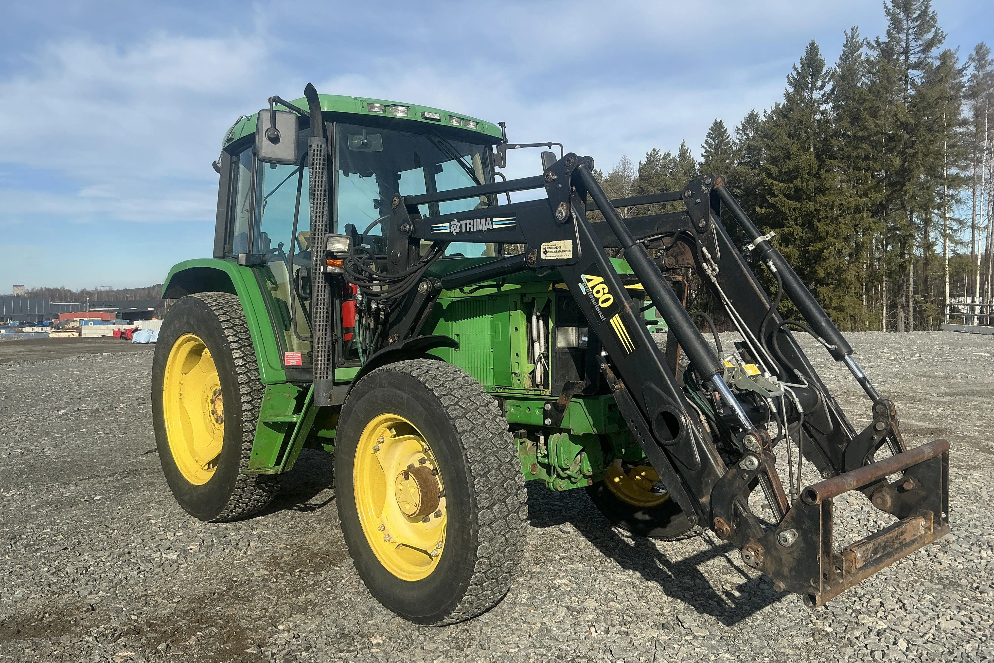 Presentation photo 2 of 37: JOHN DEERE 6110, traktor -  - Manual - green - 2000