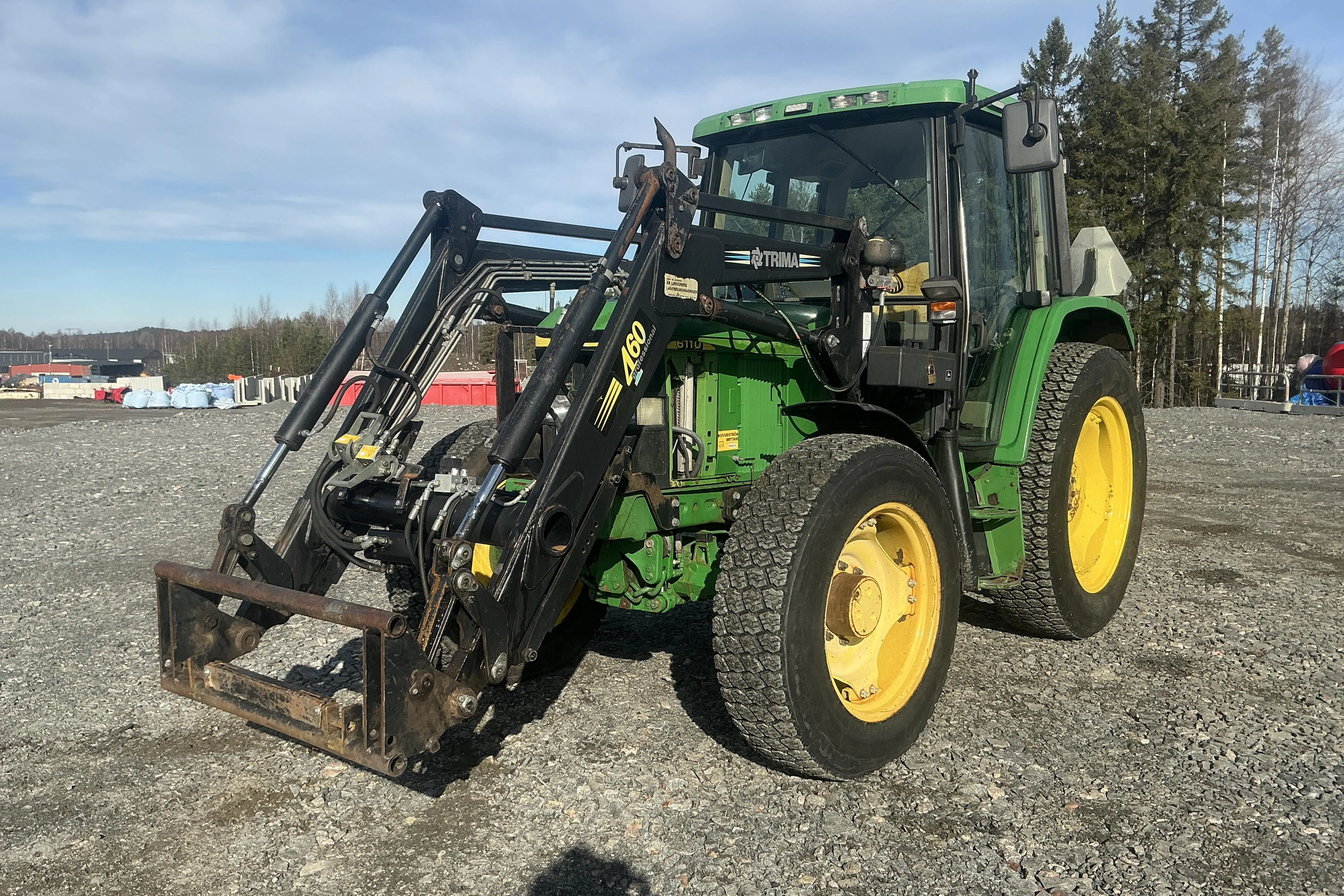 Presentation photo 1 of 37: JOHN DEERE 6110, traktor -  - Manual - green - 2000
