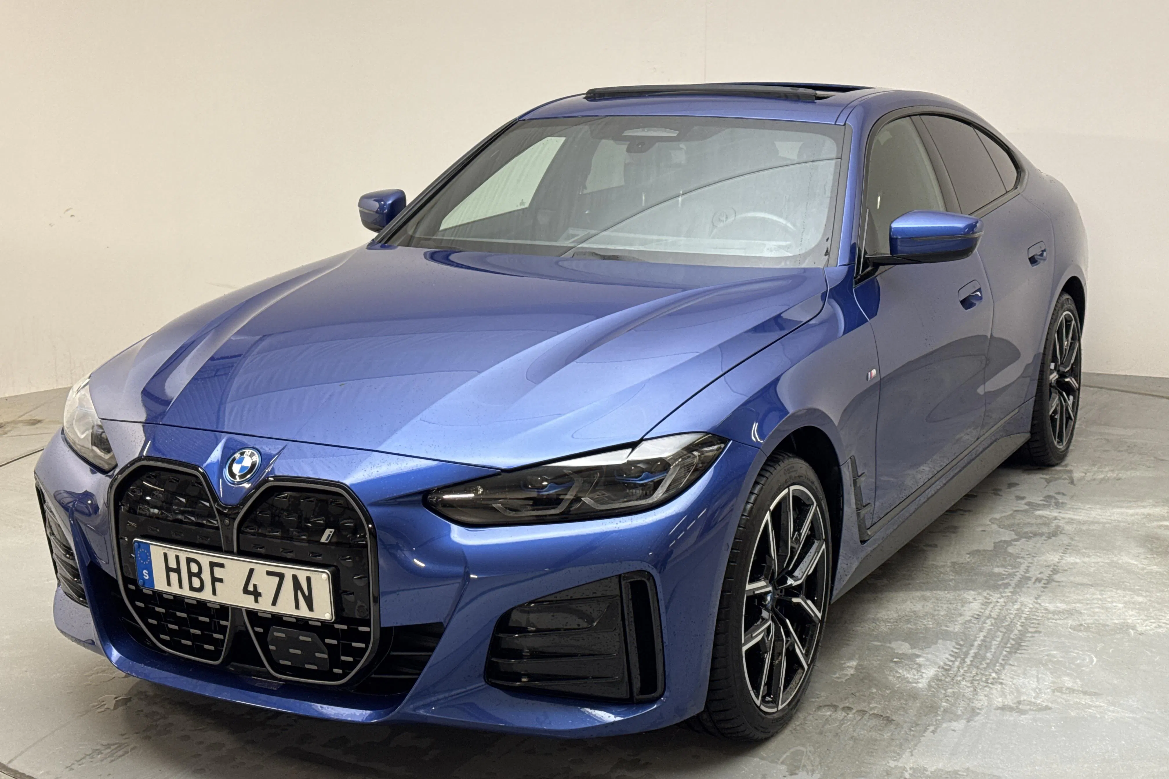 Presentationsfoto 1 av 19: BMW i4 eDrive40, G26 (340hk) - 5 319 mil - Automat - blå - 2024