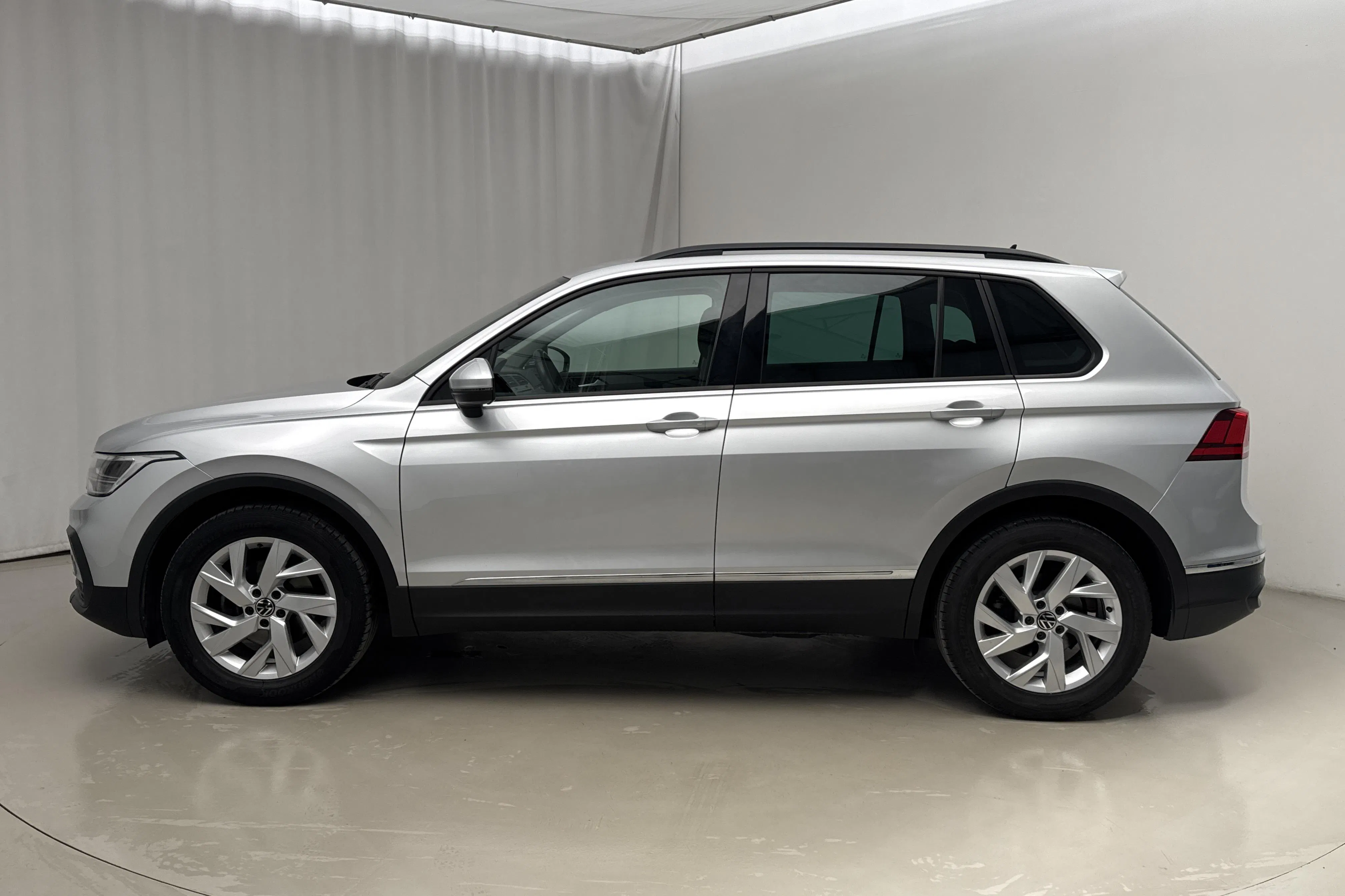 Presentationsfoto 2 av 22: VW Tiguan 1.5 TSI (150hk) - 7 793 mil - Automat - silver - 2021