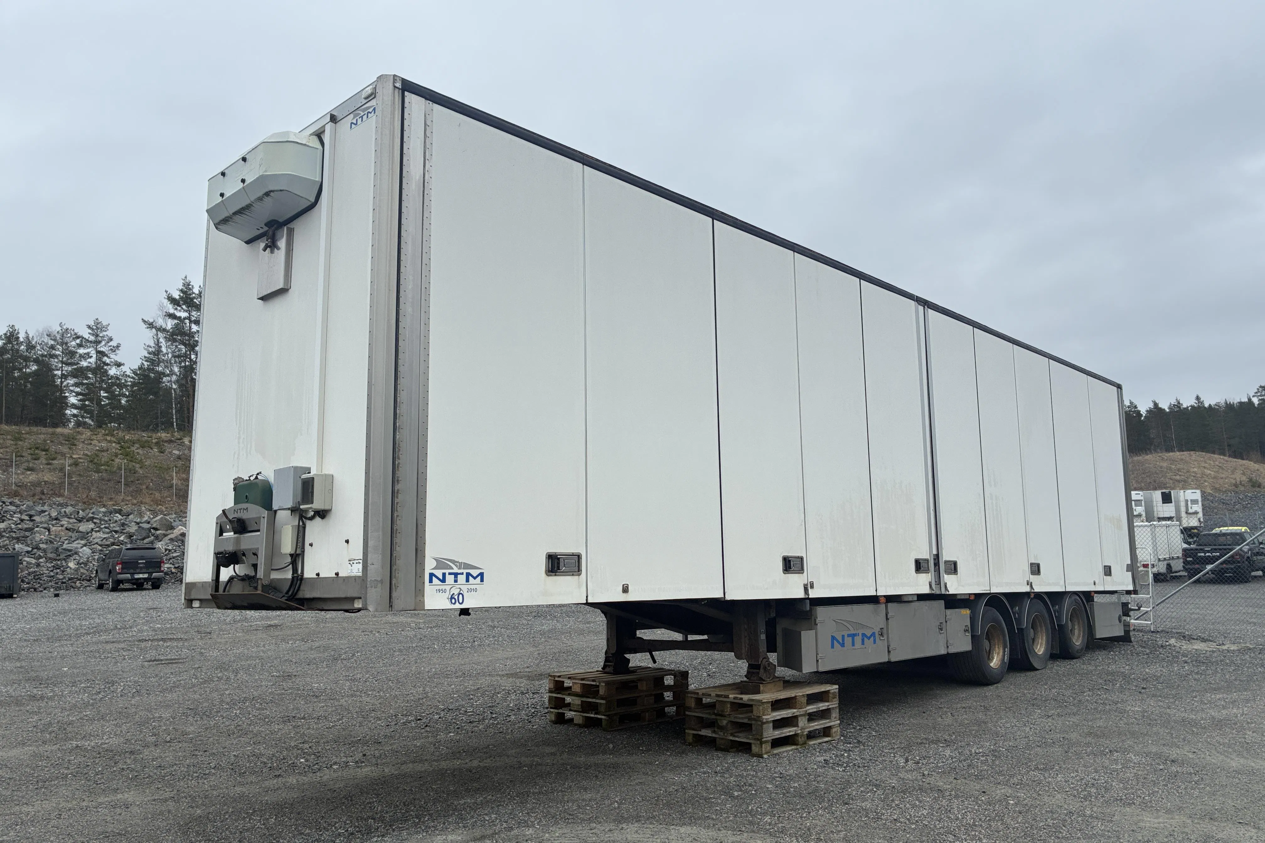 Presentation photo 1 of 107: NTM UPP-45L-3 Trailer - 0 km - white - 2011