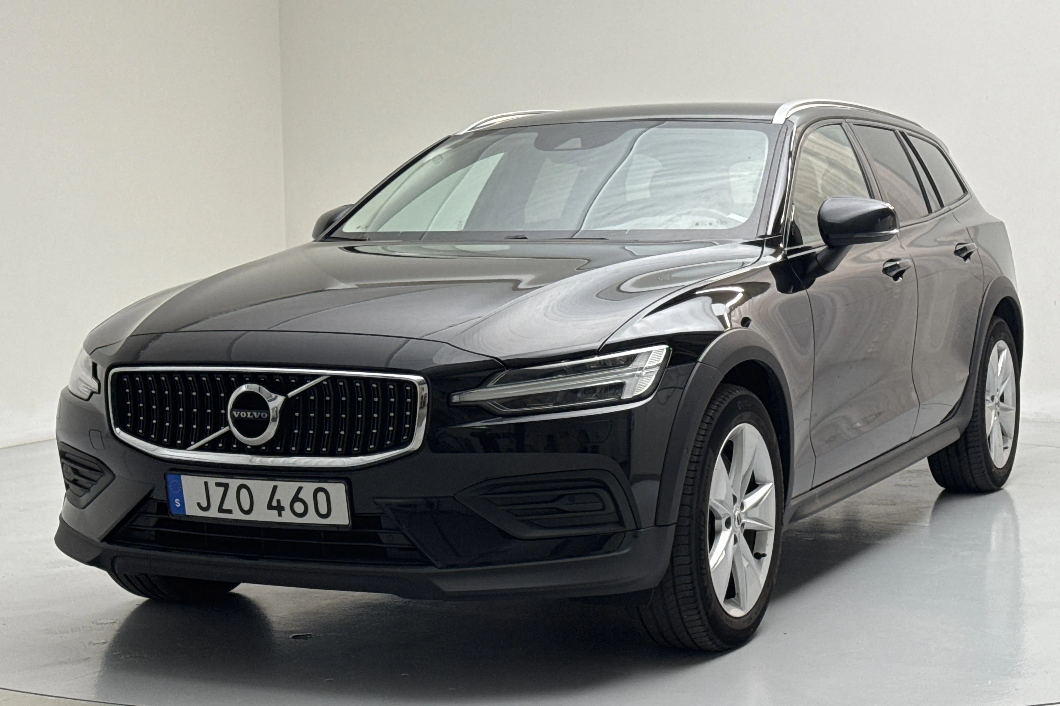 Presentation photo 1 of 16: Volvo V60 B4 Cross Country AWD Mildhybrid, Diesel (197hk) - 94 420 km - Automatic - black - 2022