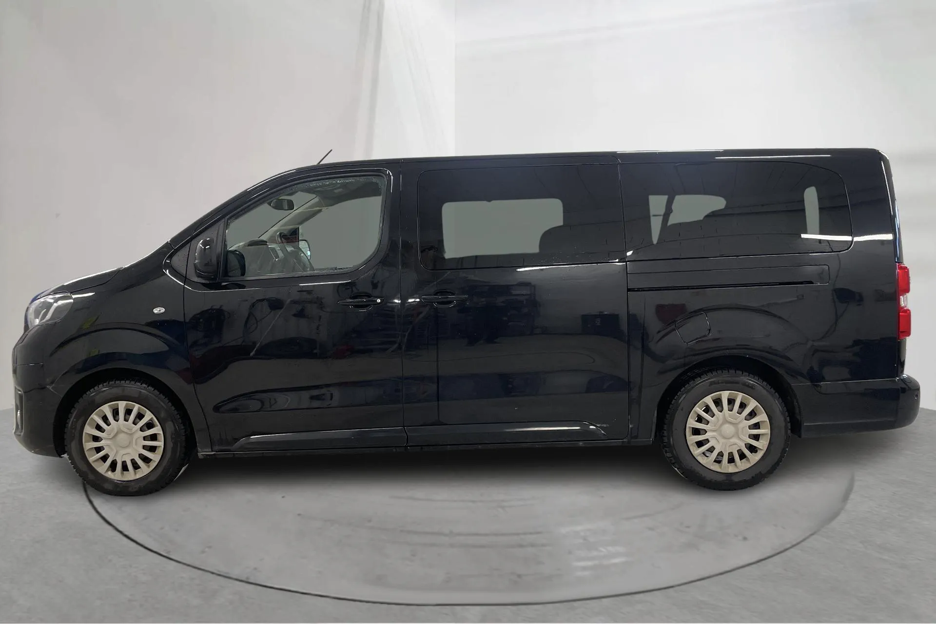 Presentationsfoto 2 av 16: Toyota PROACE Verso 1.5D (120hk) - 10 597 mil - Manuell - svart - 2019
