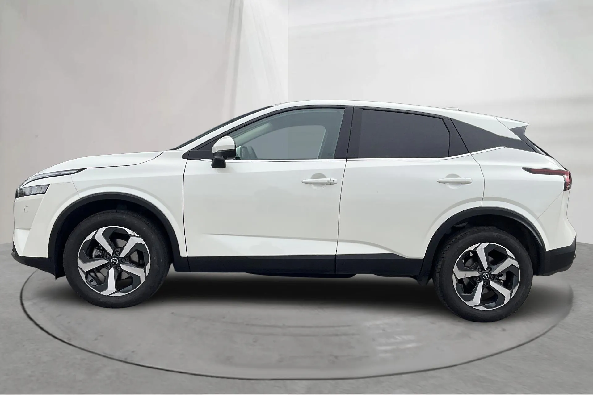 Presentationsfoto 2 av 17: Nissan Qashqai 1.3 MHEV (158hk) - 1 794 mil - Automat - vit - 2024
