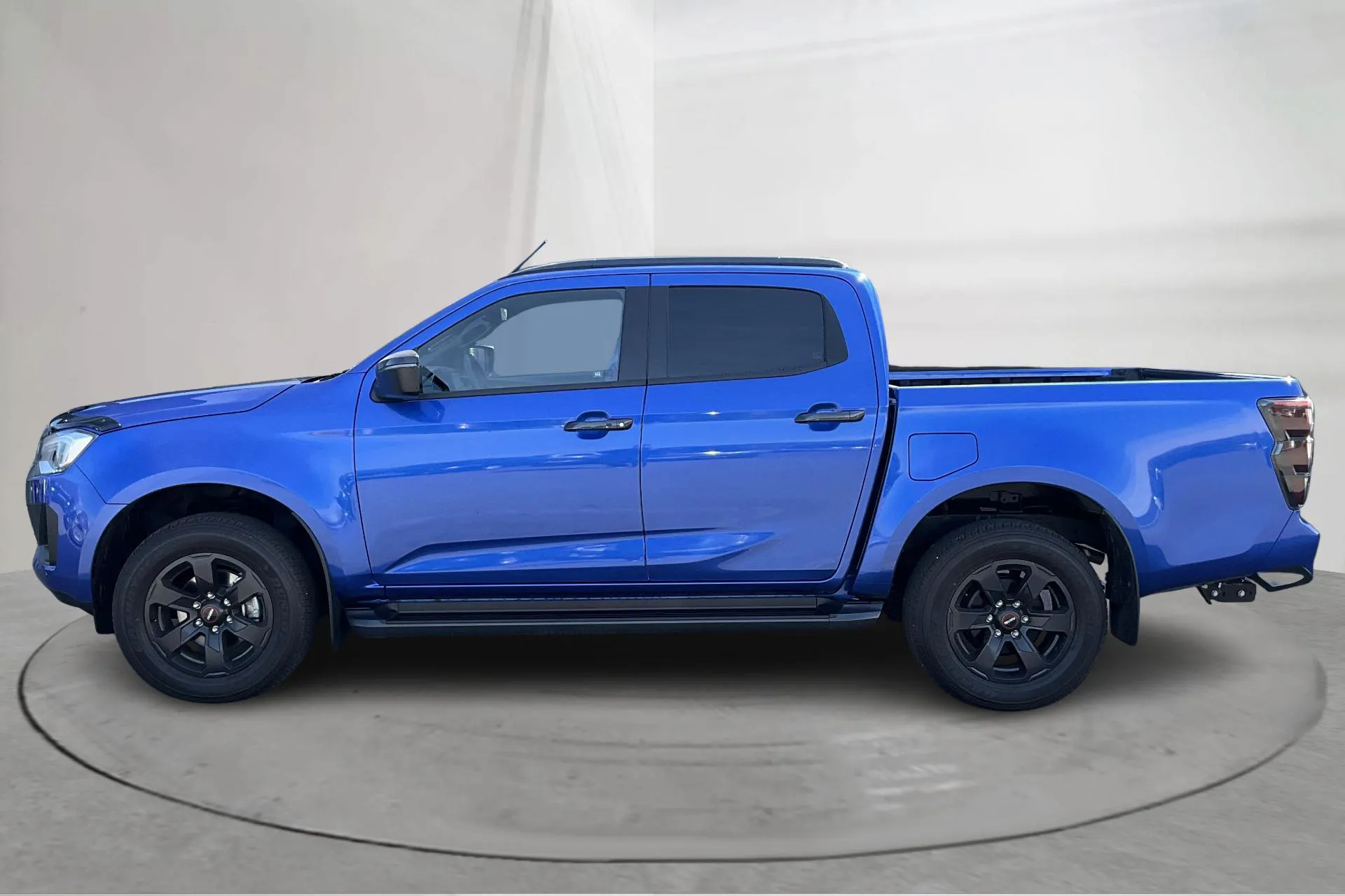 Presentation photo 2 of 16: Isuzu D-MAX 1.9 DDI CNG 4WD (164hk) - 240 km - Automatic - blue - 2024