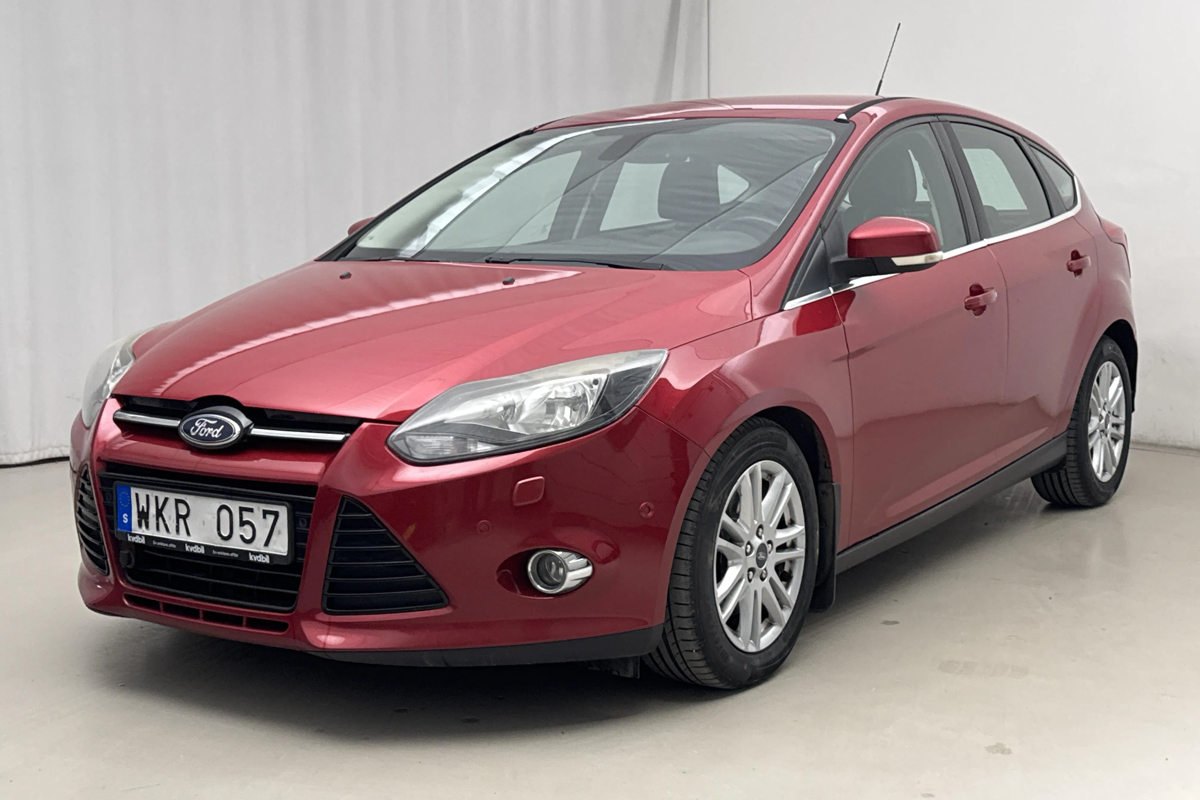 Presentationsfoto 1 av 19: Ford Focus 2.0 TDCi 5dr (140hk) - 20 152 mil - Automat - röd - 2013