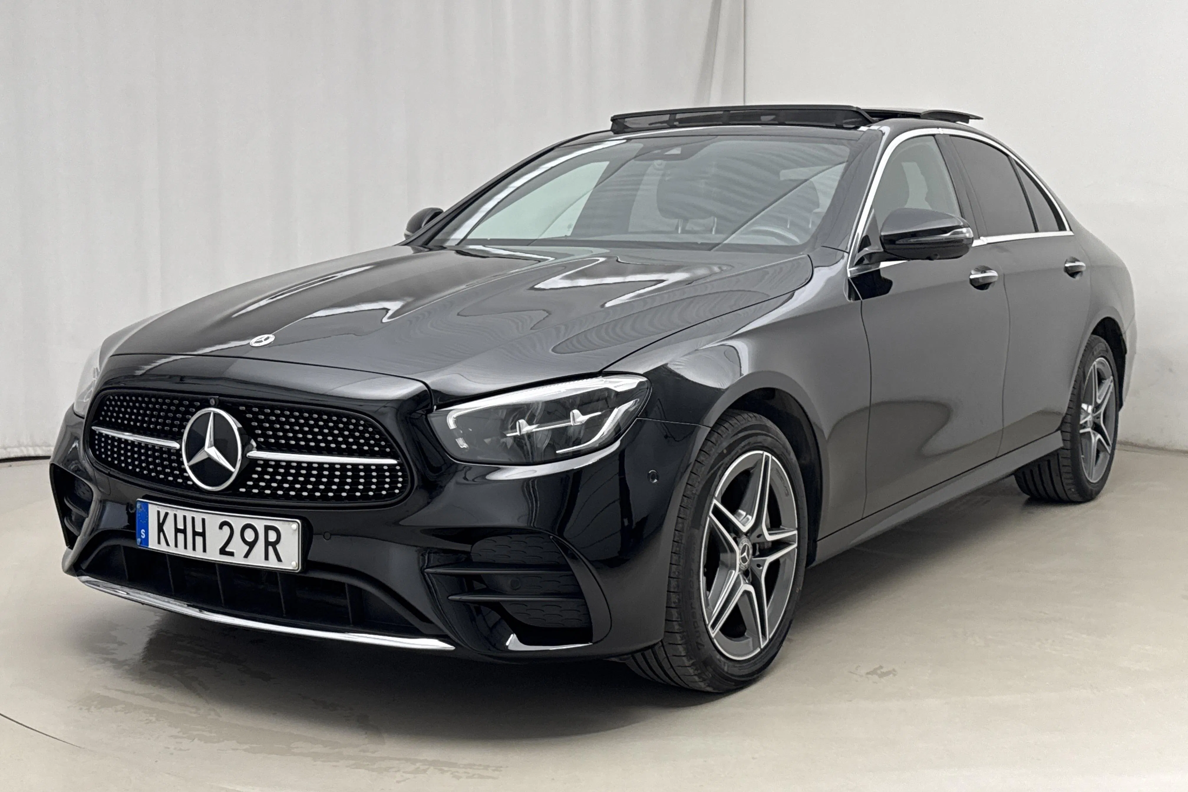 Presentationsfoto 1 av 27: Mercedes E 300 de Sedan 4MATIC W213 (306hk) - 15 833 mil - Automat - svart - 2023