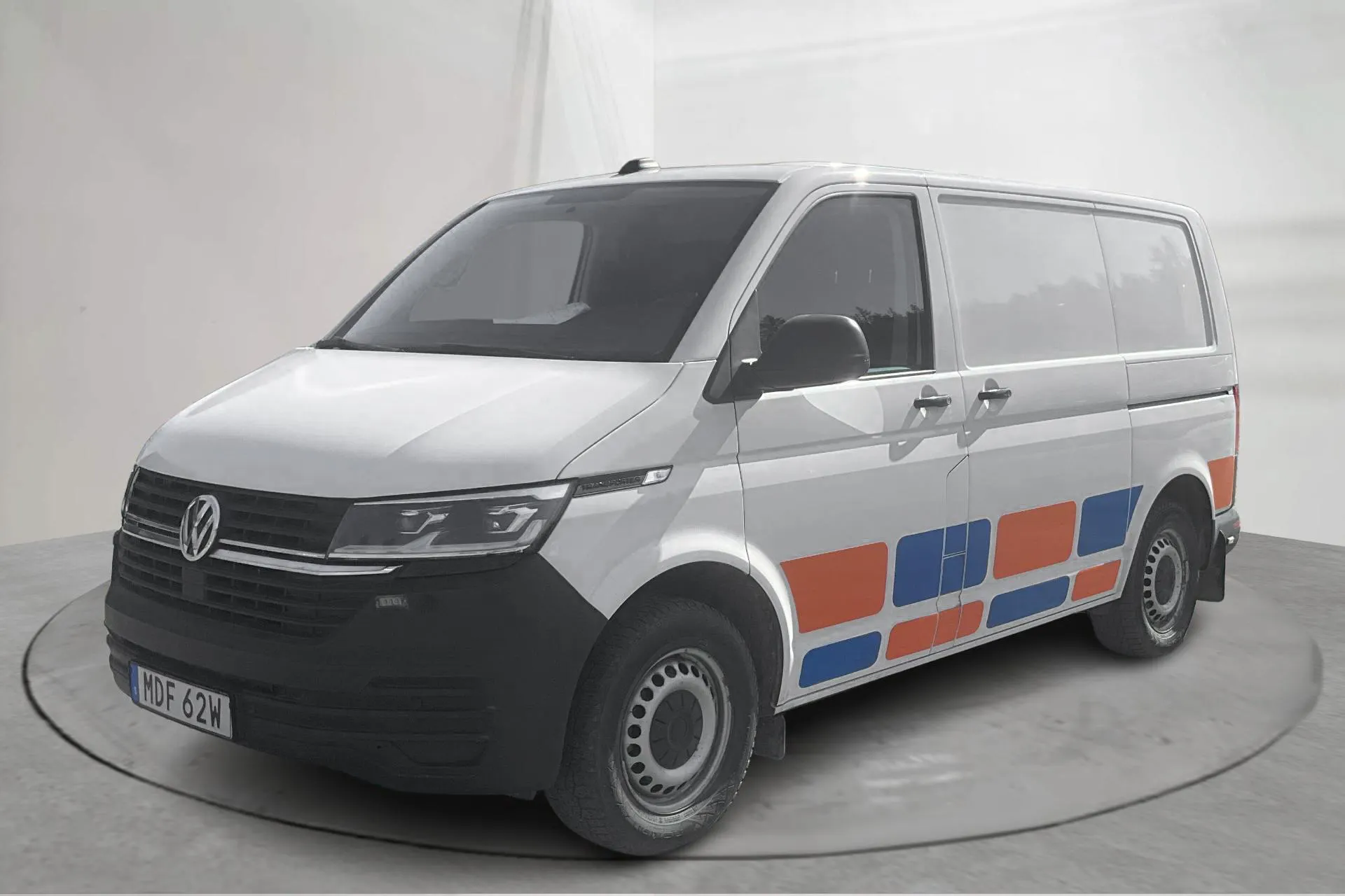 Presentationsfoto 1 av 14: VW Transporter T6 2.0 TDI BMT Skåp 4MOTION (150hk) - 9 852 mil - Automat - vit - 2020