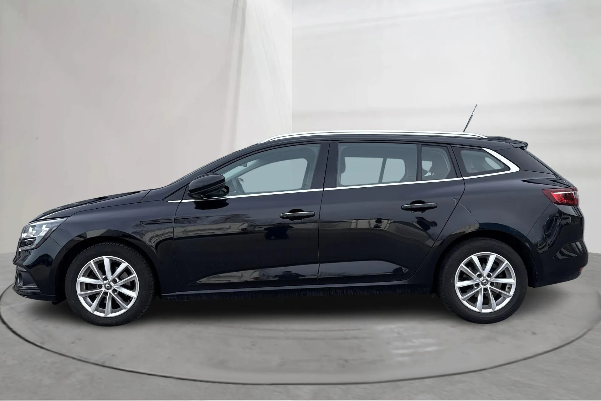 Presentationsfoto 2 av 15: Renault Mégane 1.5 dCi Sport Tourer (115hk) - 6 086 mil - Automat - svart - 2020