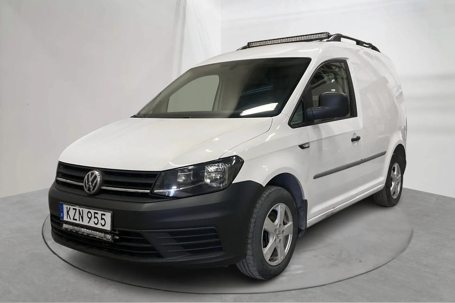 Presentationsfoto 1 av 17: VW Caddy 2.0 TDI Skåp (75hk) - 18 880 mil - Manuell - vit - 2019