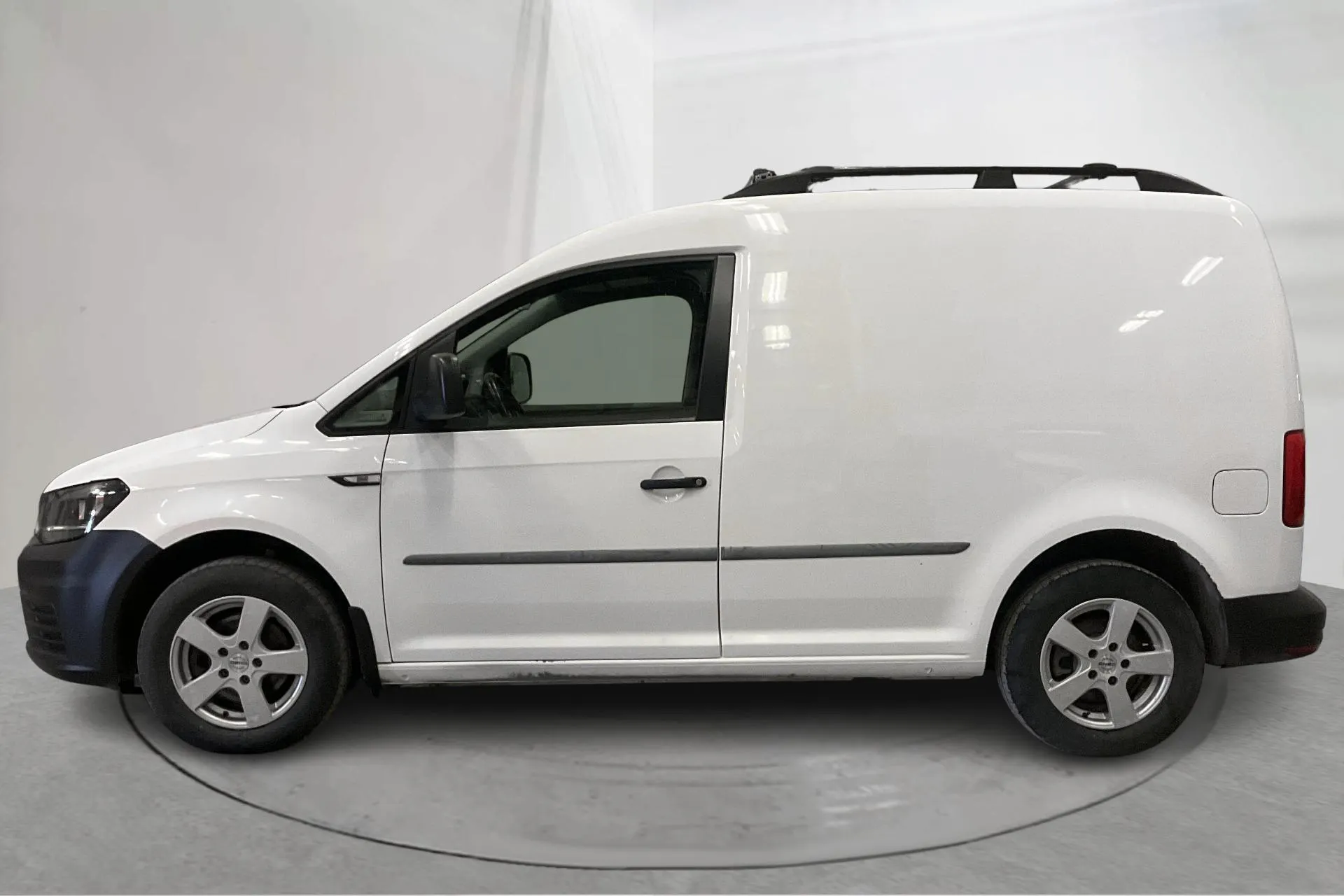 Presentationsfoto 2 av 17: VW Caddy 2.0 TDI Skåp (75hk) - 18 880 mil - Manuell - vit - 2019