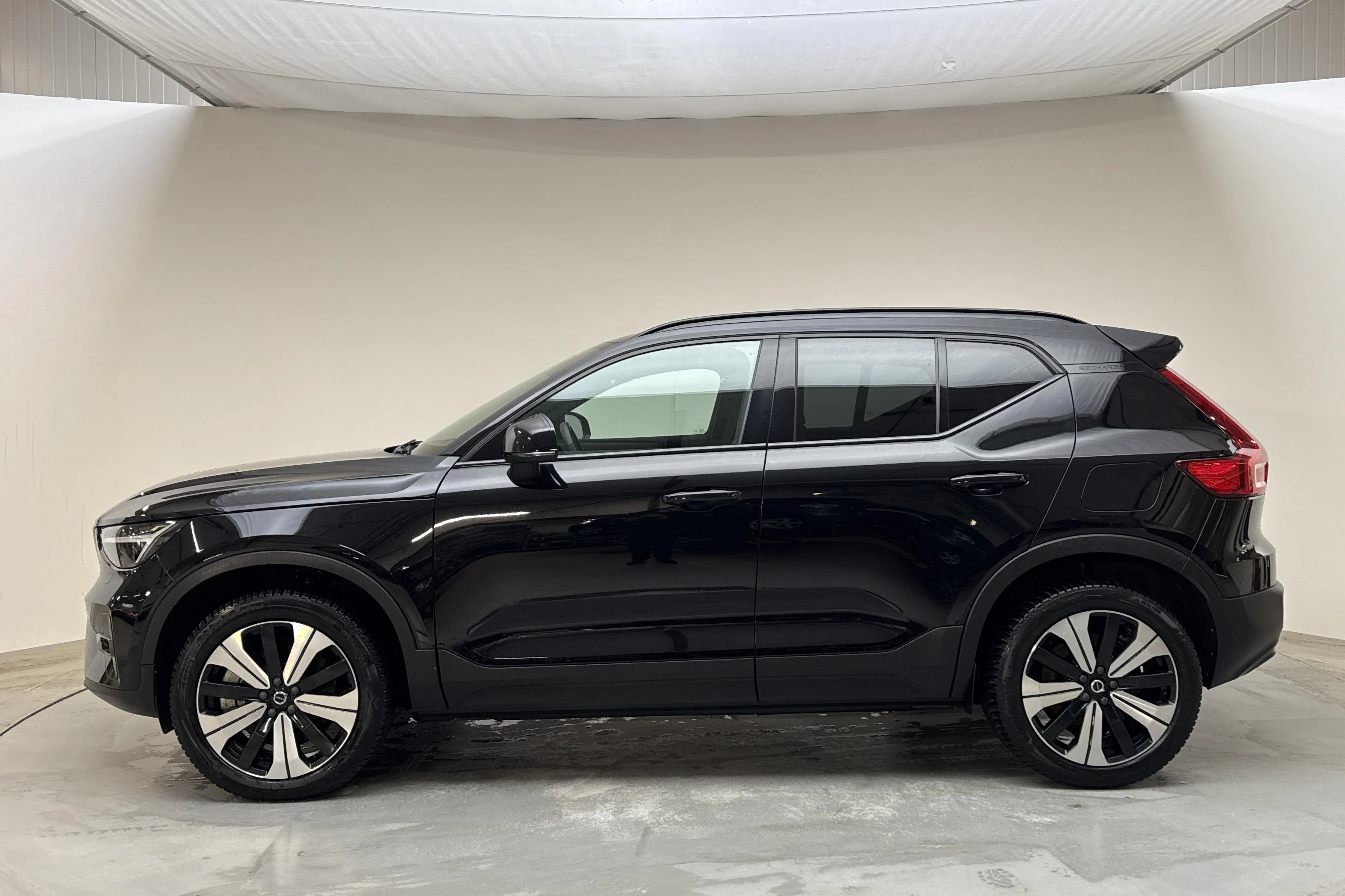 Presentationsfoto 2 av 15: Volvo XC40 Recharge Single Motor (231hk) - 7 652 mil - Automat - svart - 2023