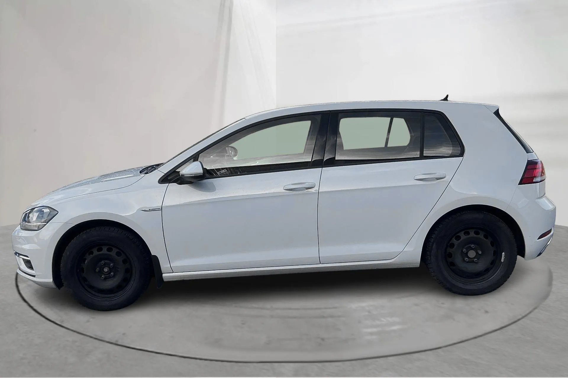 Presentationsfoto 2 av 14: VW Golf VII 1.5 TGI 5dr (130hk) - 2 517 mil - Automat - vit - 2019