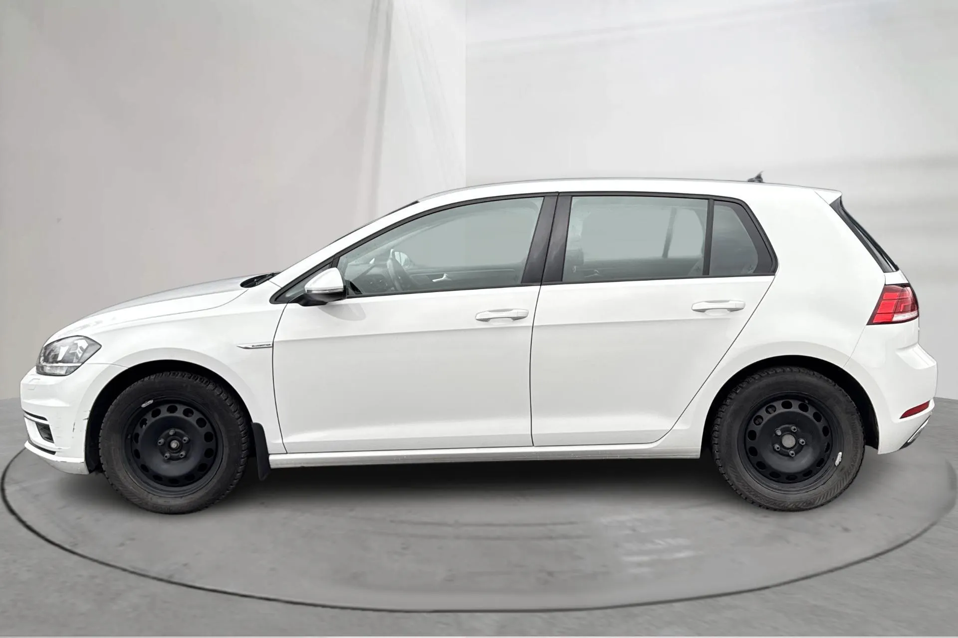Presentationsfoto 2 av 14: VW Golf VII 1.5 TGI 5dr (130hk) - 2 978 mil - Automat - vit - 2019
