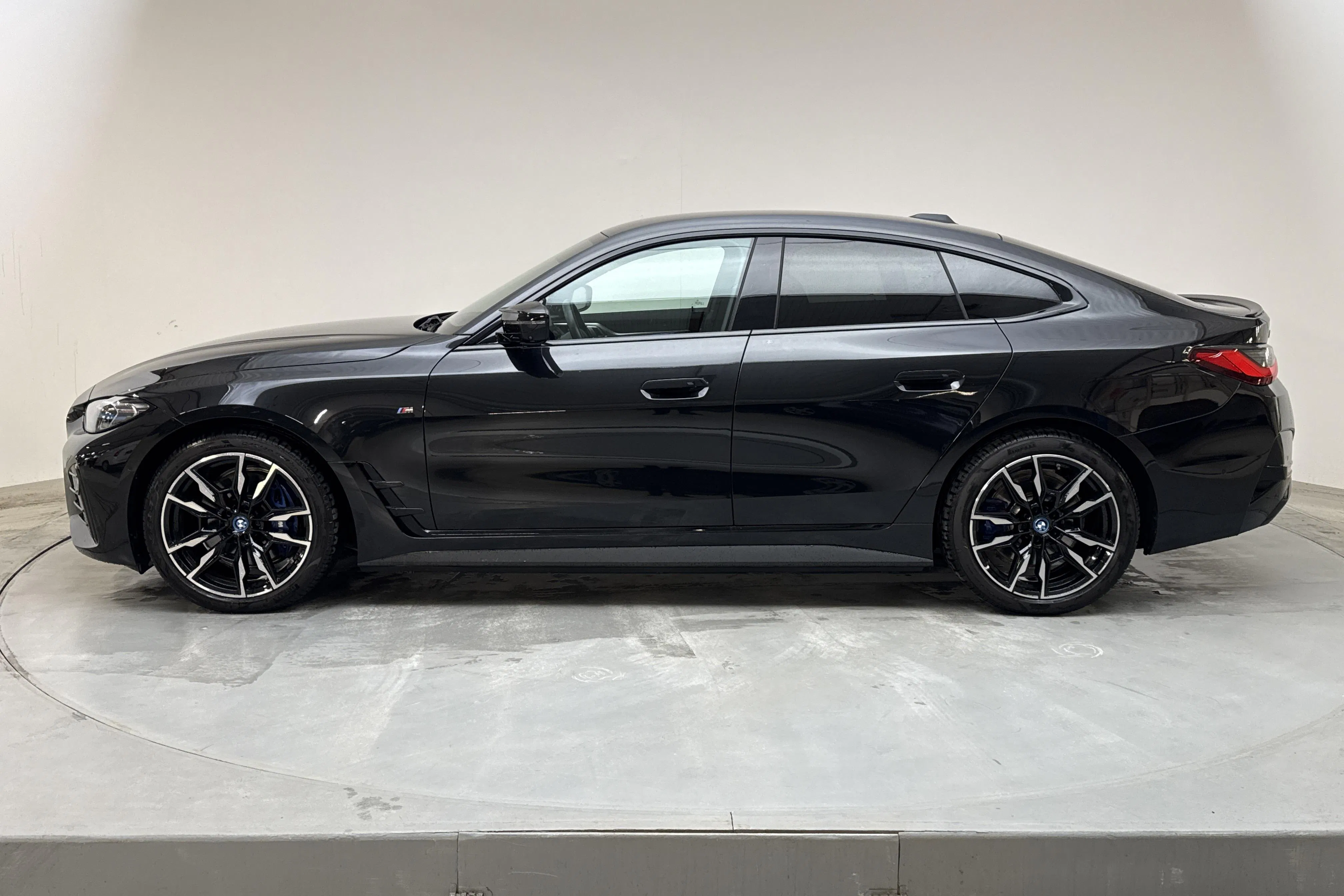 Presentationsfoto 2 av 20: BMW i4 M50 xDrive, G26 (544hk) - 2 951 mil - Automat - svart - 2024
