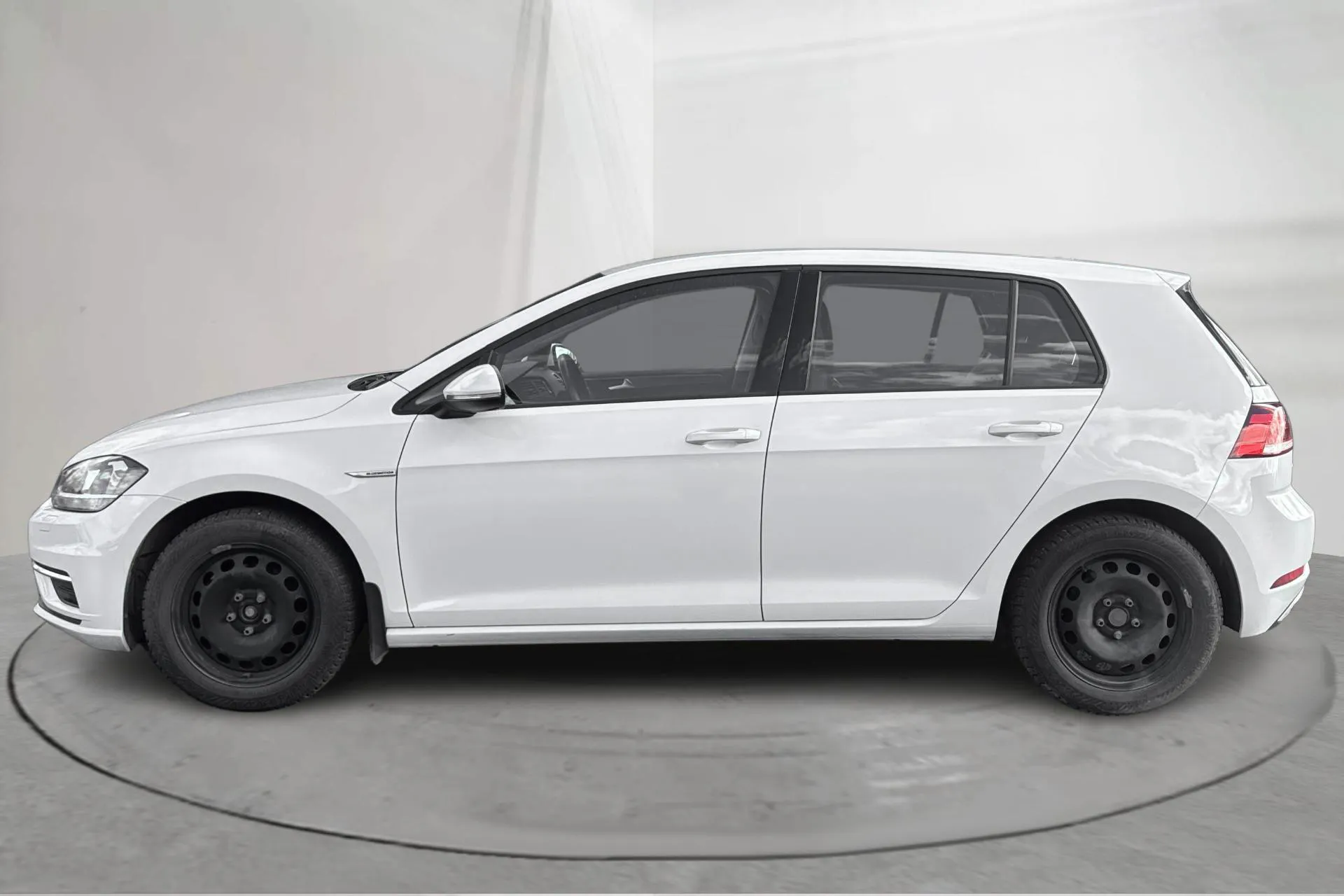 Presentationsfoto 2 av 14: VW Golf VII 1.5 TGI 5dr (130hk) - 3 572 mil - Automat - vit - 2019