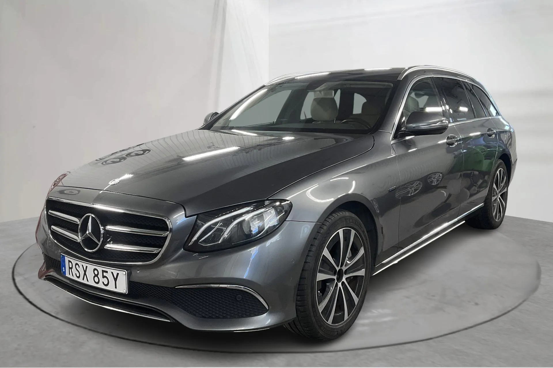 Presentationsfoto 1 av 20: Mercedes E 300 de Kombi S213 (316hk) - 13 254 mil - Automat - grå - 2020