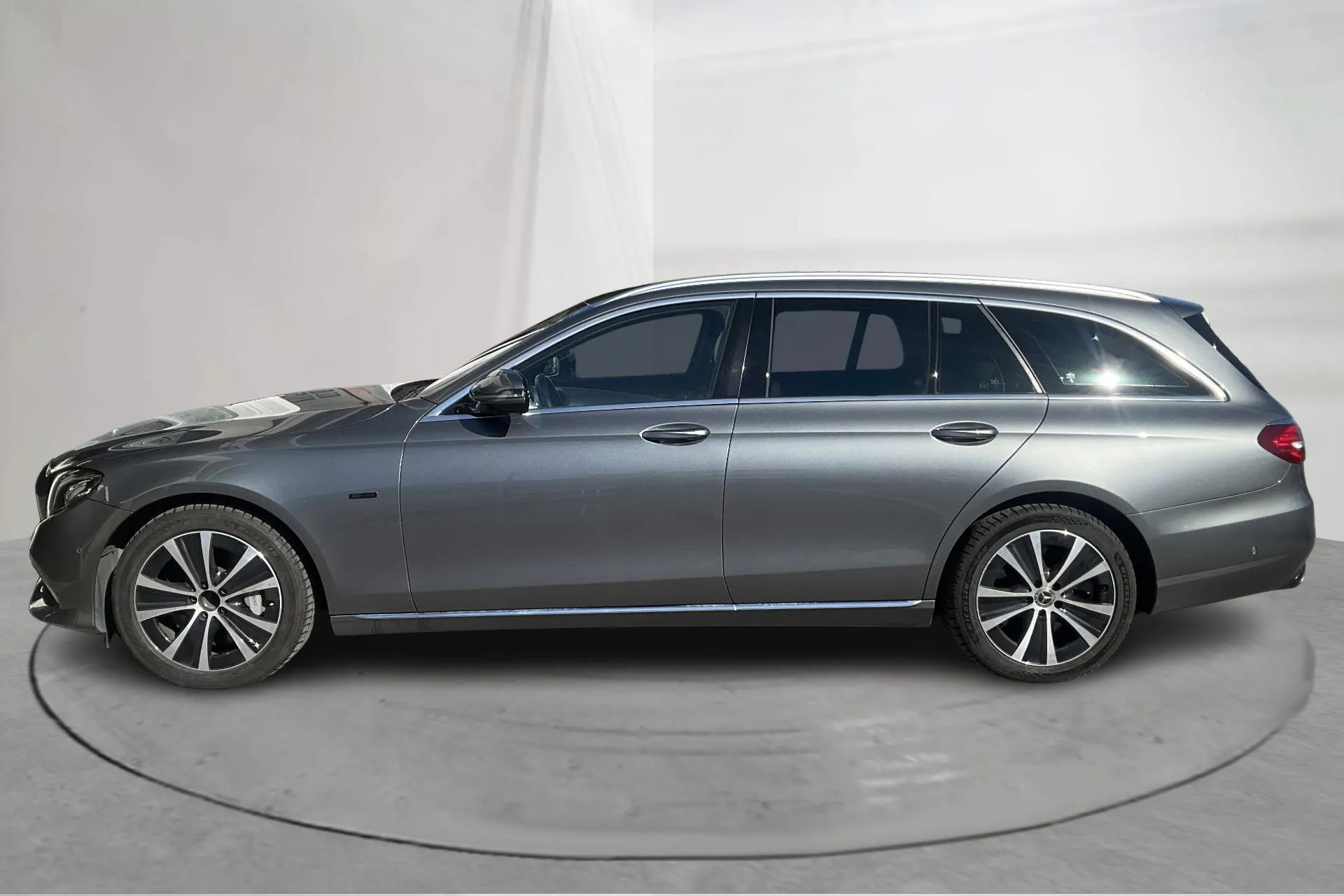 Presentationsfoto 2 av 20: Mercedes E 300 de Kombi S213 (316hk) - 13 254 mil - Automat - grå - 2020