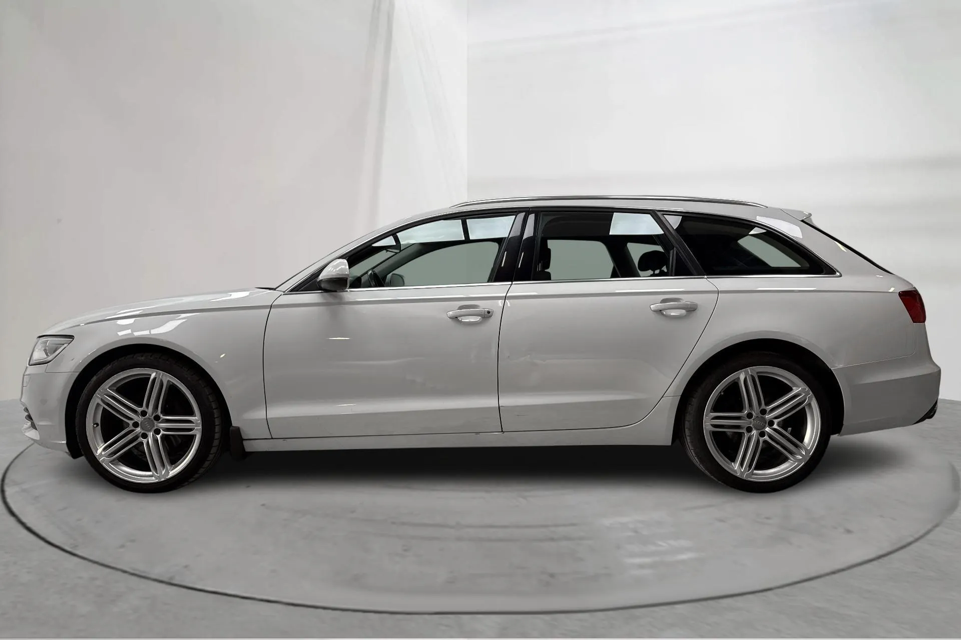 Presentationsfoto 2 av 17: Audi A6 2.0 TDI Avant (177hk) - 16 089 mil - Automat - vit - 2014