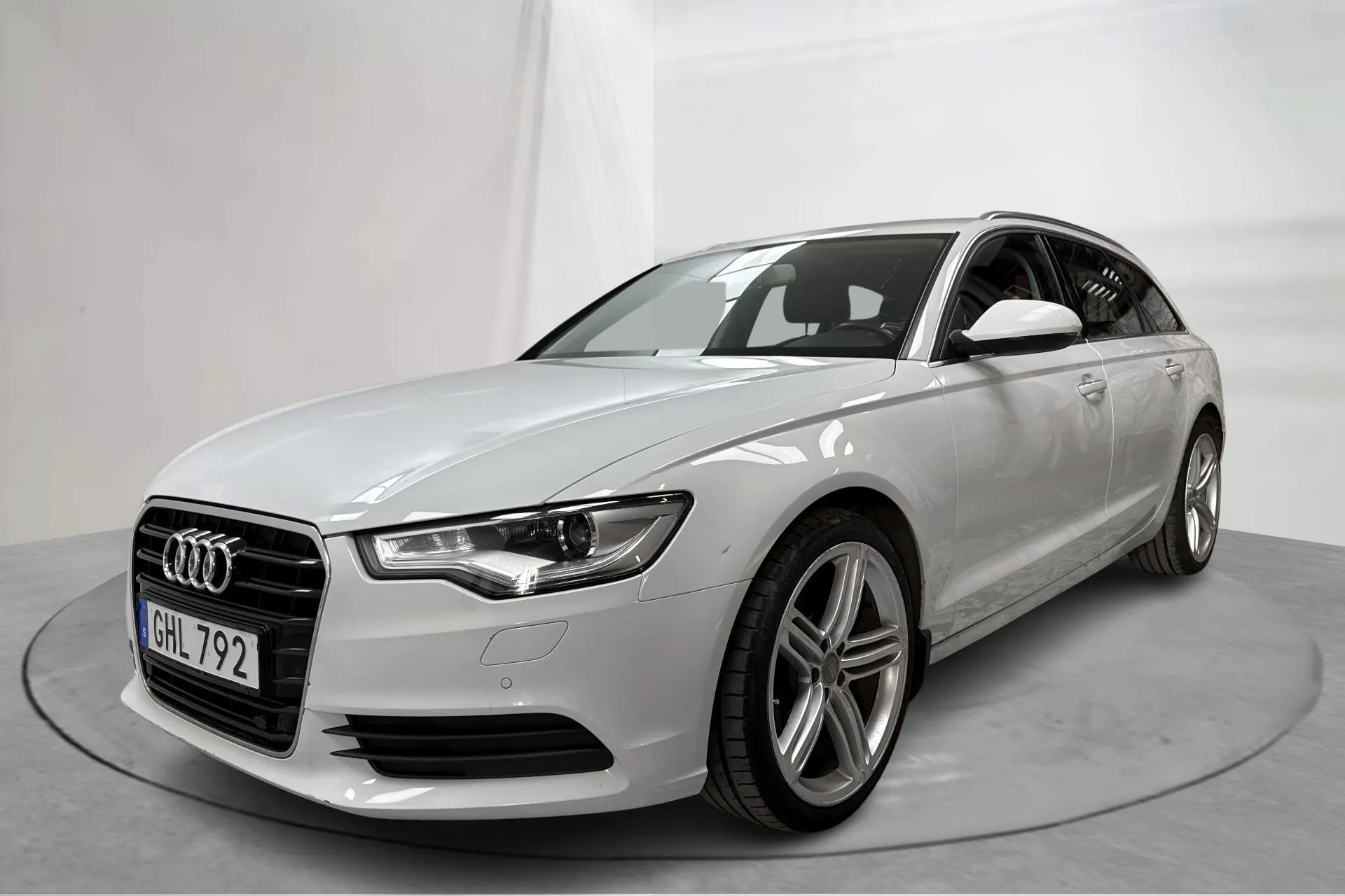 Presentationsfoto 1 av 17: Audi A6 2.0 TDI Avant (177hk) - 16 089 mil - Automat - vit - 2014