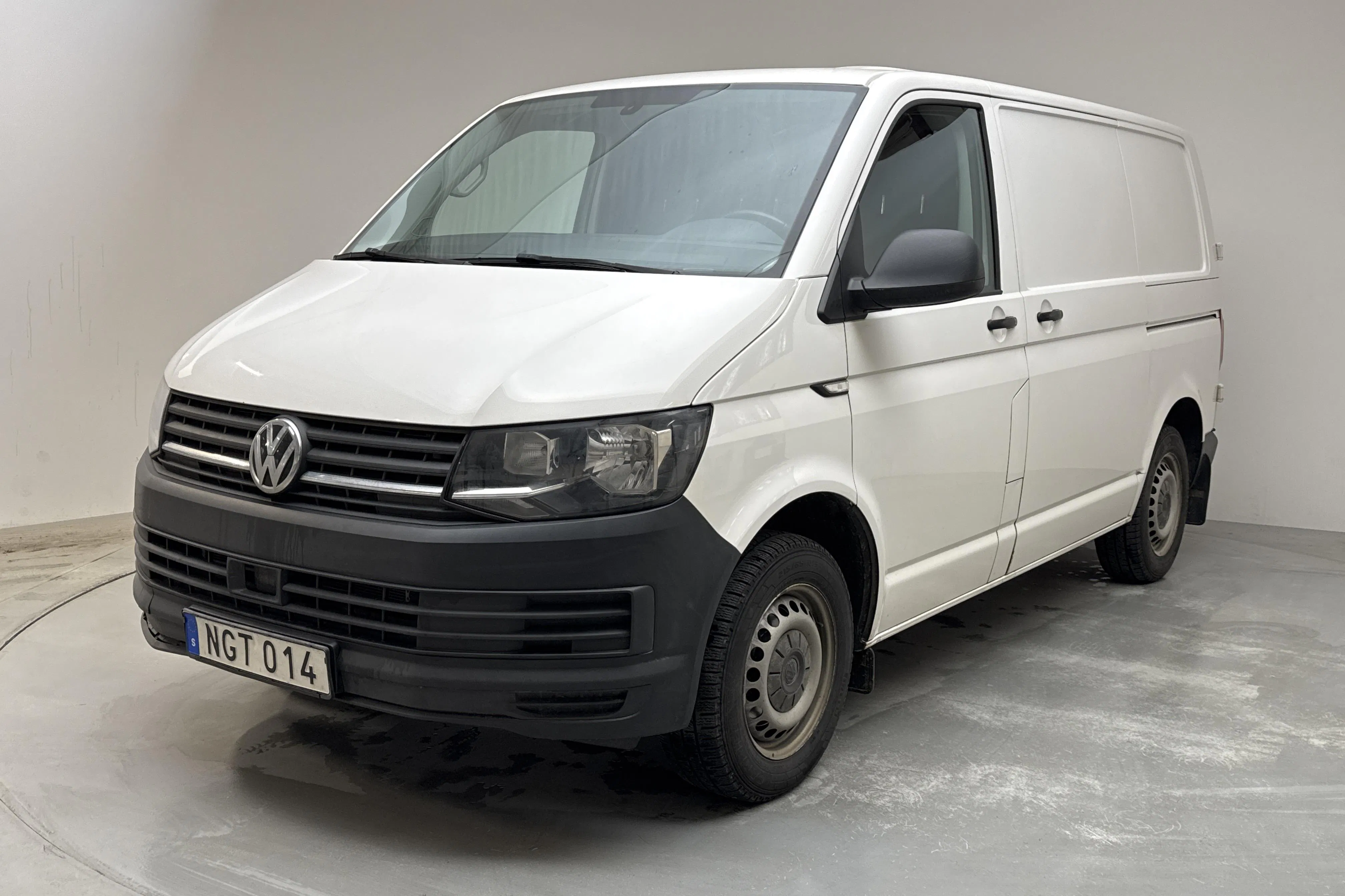 Presentationsfoto 1 av 11: VW Transporter T6 2.0 TDI BMT Skåp (150hk) - 13 782 mil - Automat - vit - 2019