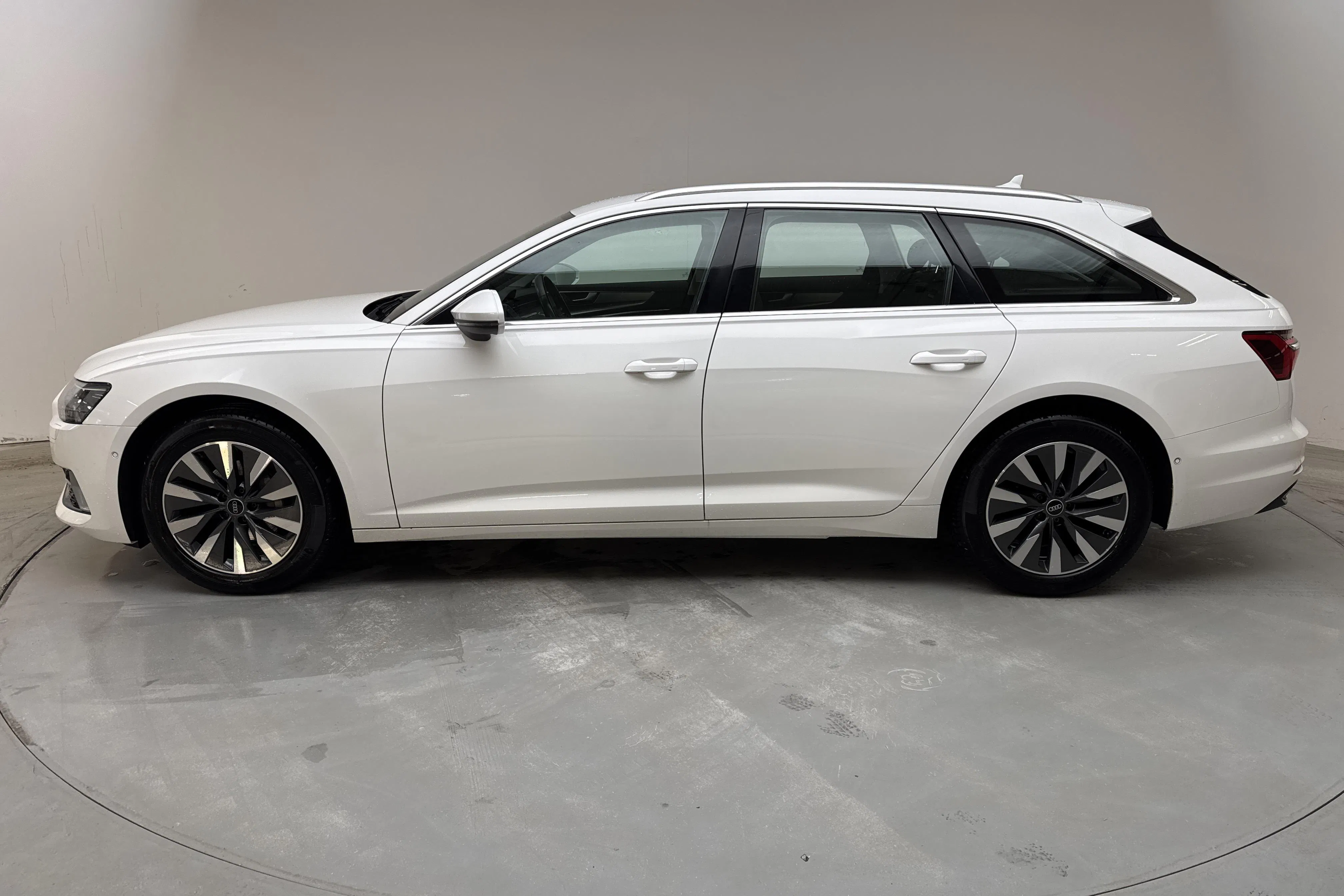 Presentationsfoto 2 av 13: Audi A6 Avant 40 TDI (204hk) - 11 281 mil - Automat - vit - 2021