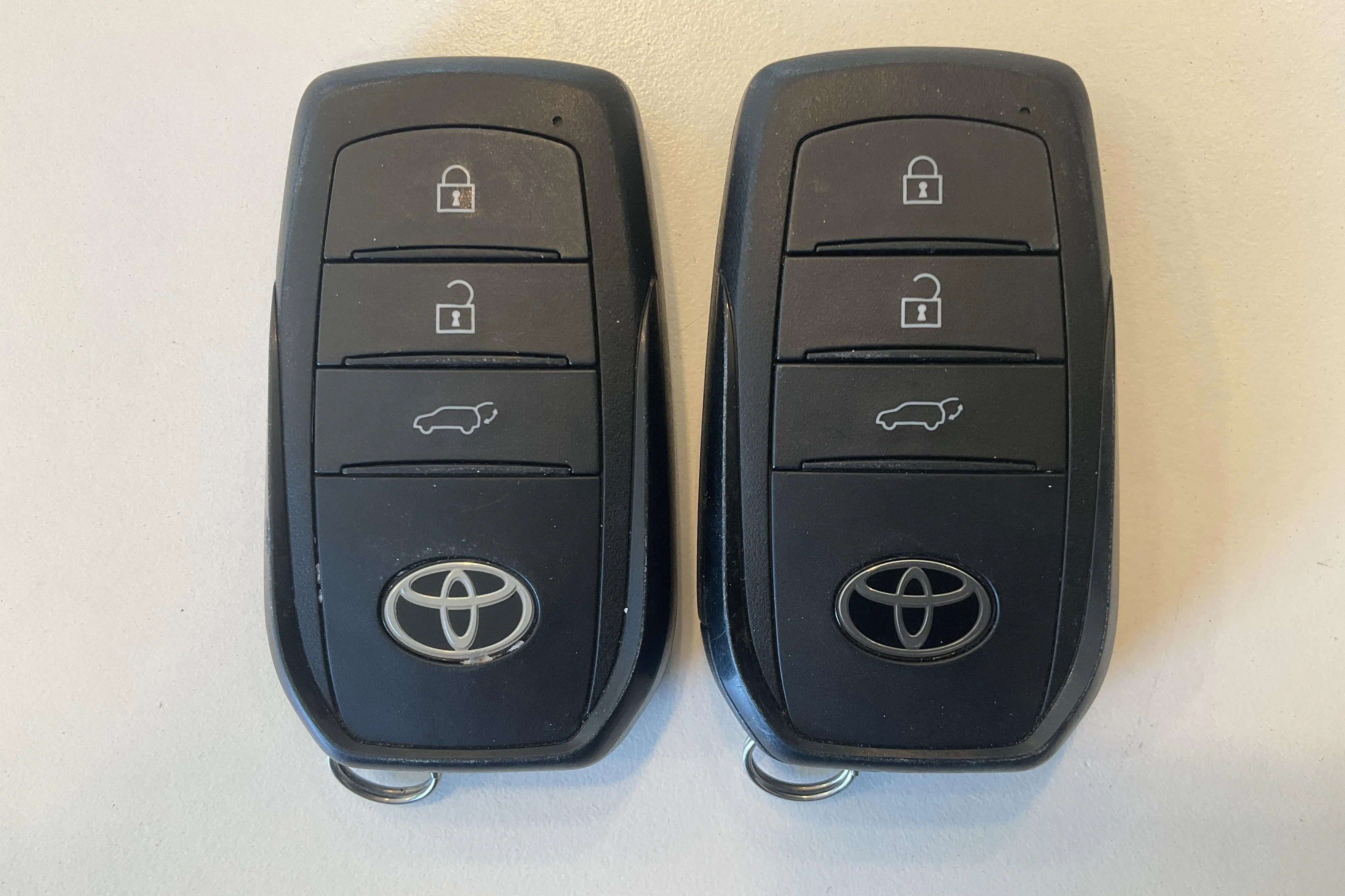 Presentationsfoto 18 av 18: Toyota RAV4 2.5 HSD AWD (222hk) - 4 579 mil - Automat - vit - 2024