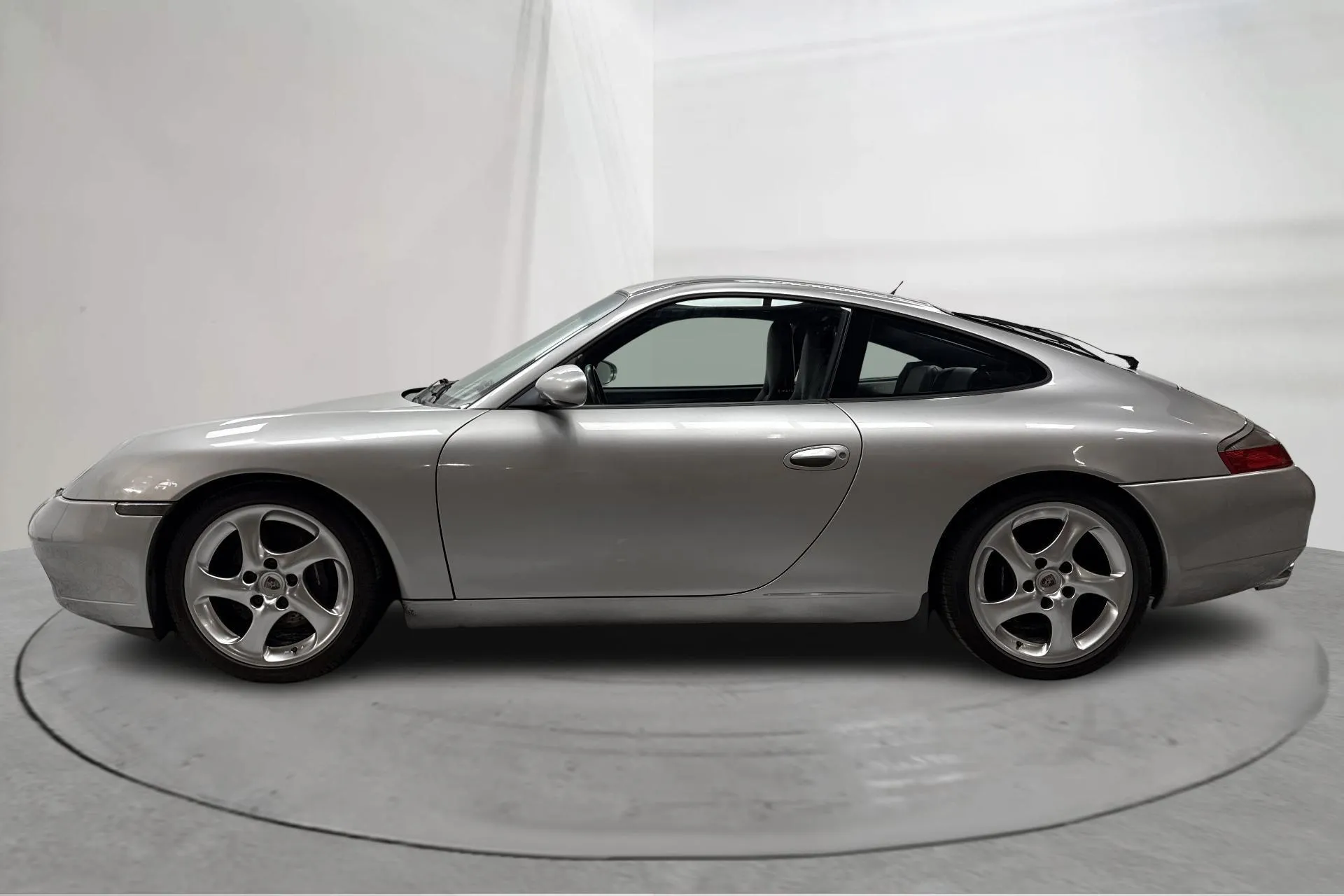 Presentationsfoto 2 av 14: Porsche 911/996 Carrera 3.4 Coupé (301hk) - 20 885 mil - Manuell - silver - 2000