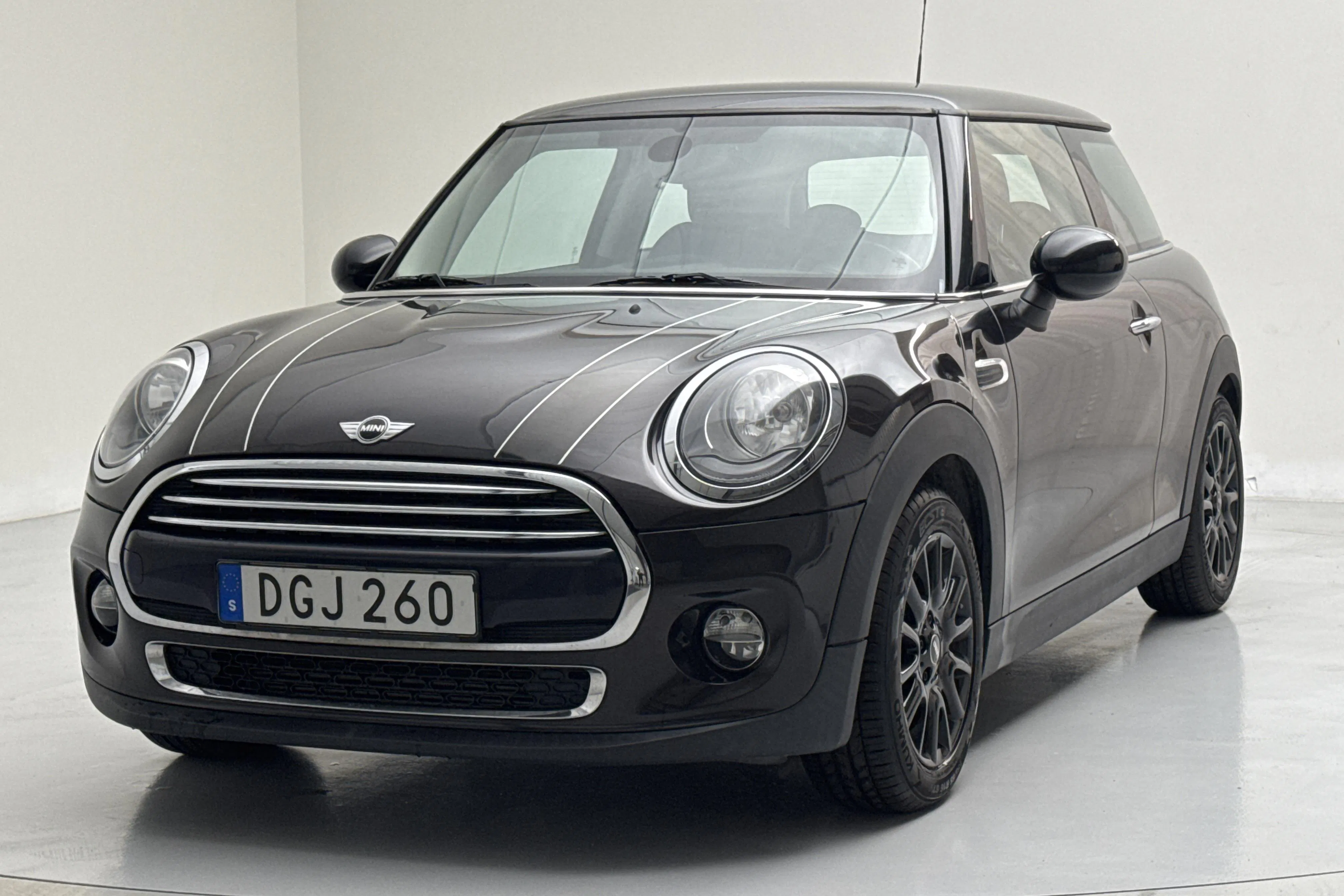 Presentation photo 1 of 12: MINI Cooper 3dr (136hk) - 92 350 km - Manual - brown - 2014