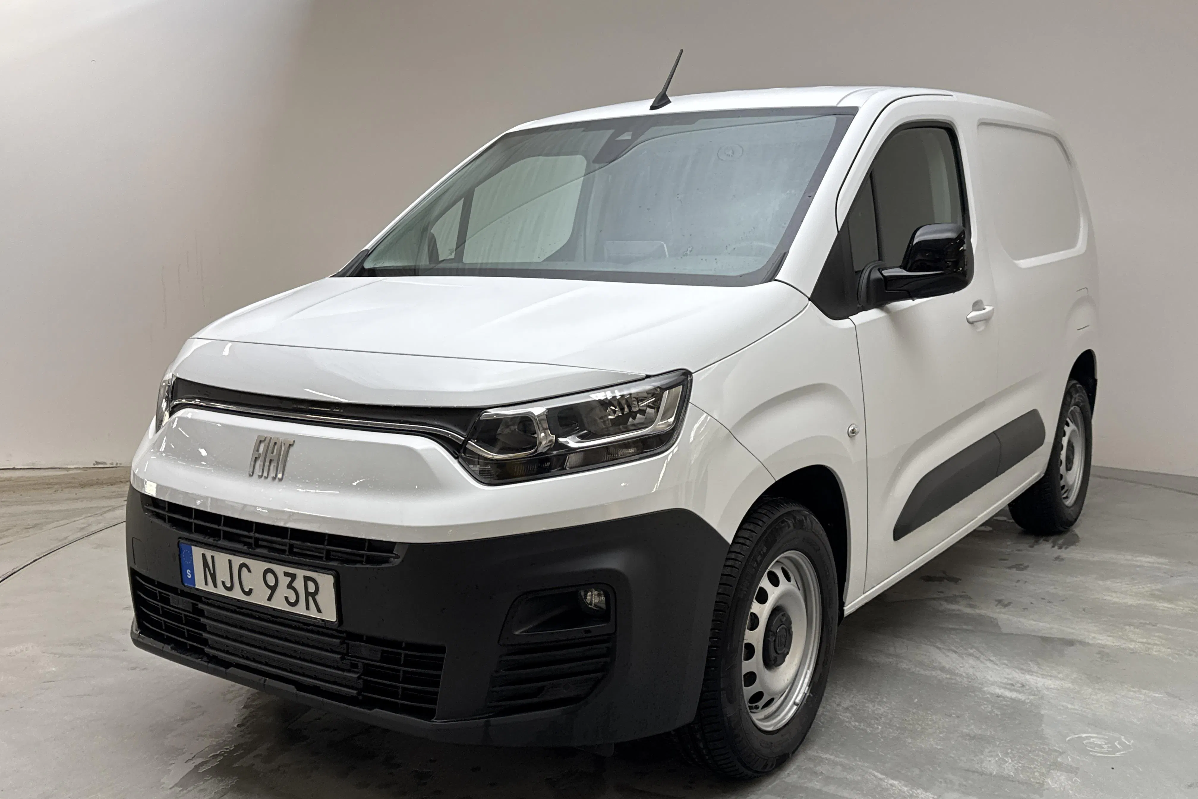 Presentation photo 1 of 13: Fiat E-Doblo 50kWh (136hk) - 10 km - Automatic - white - 2024