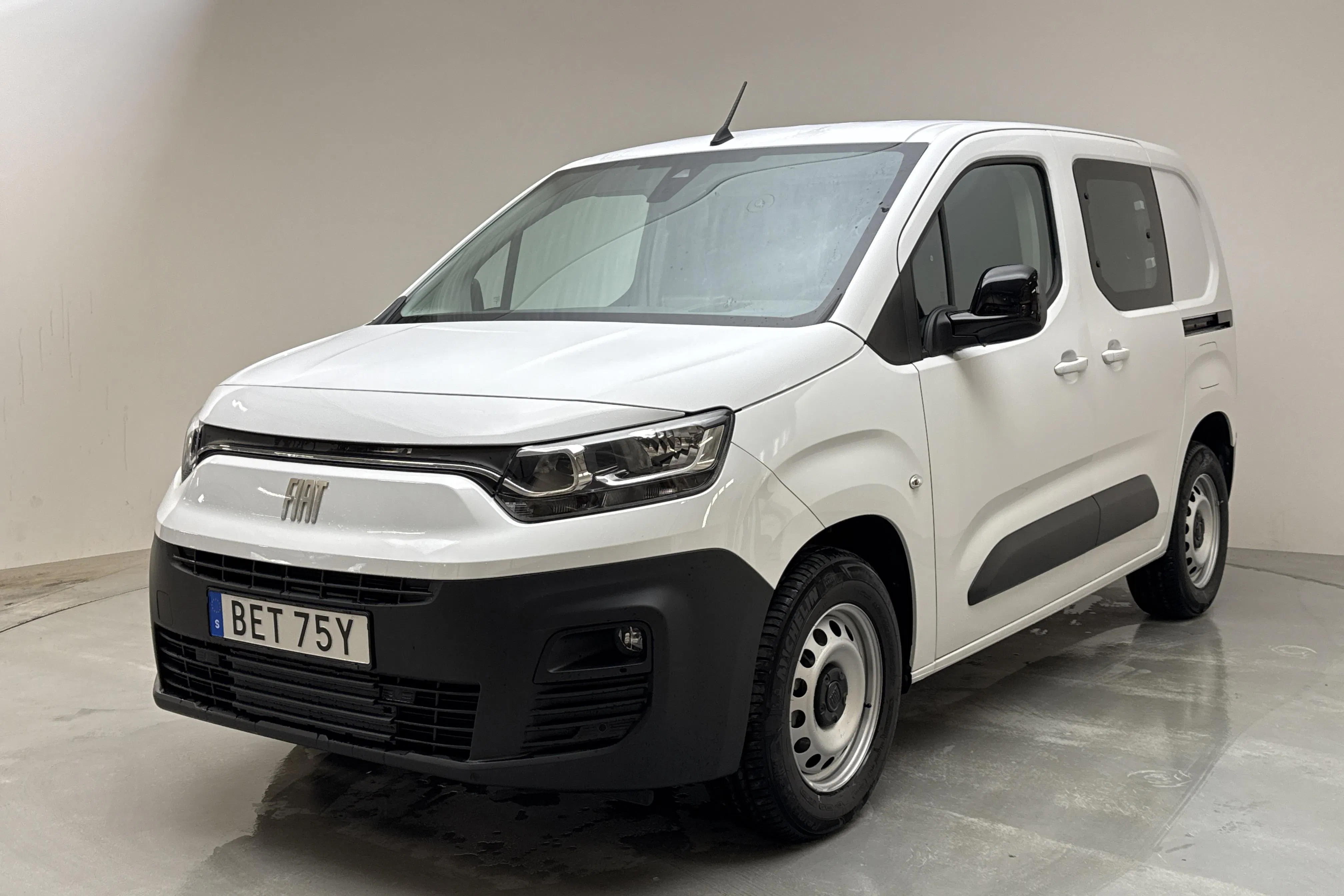 Presentation photo 1 of 14: Fiat E-Doblo 50kWh (136hk) - 10 km - Automatic - white - 2024