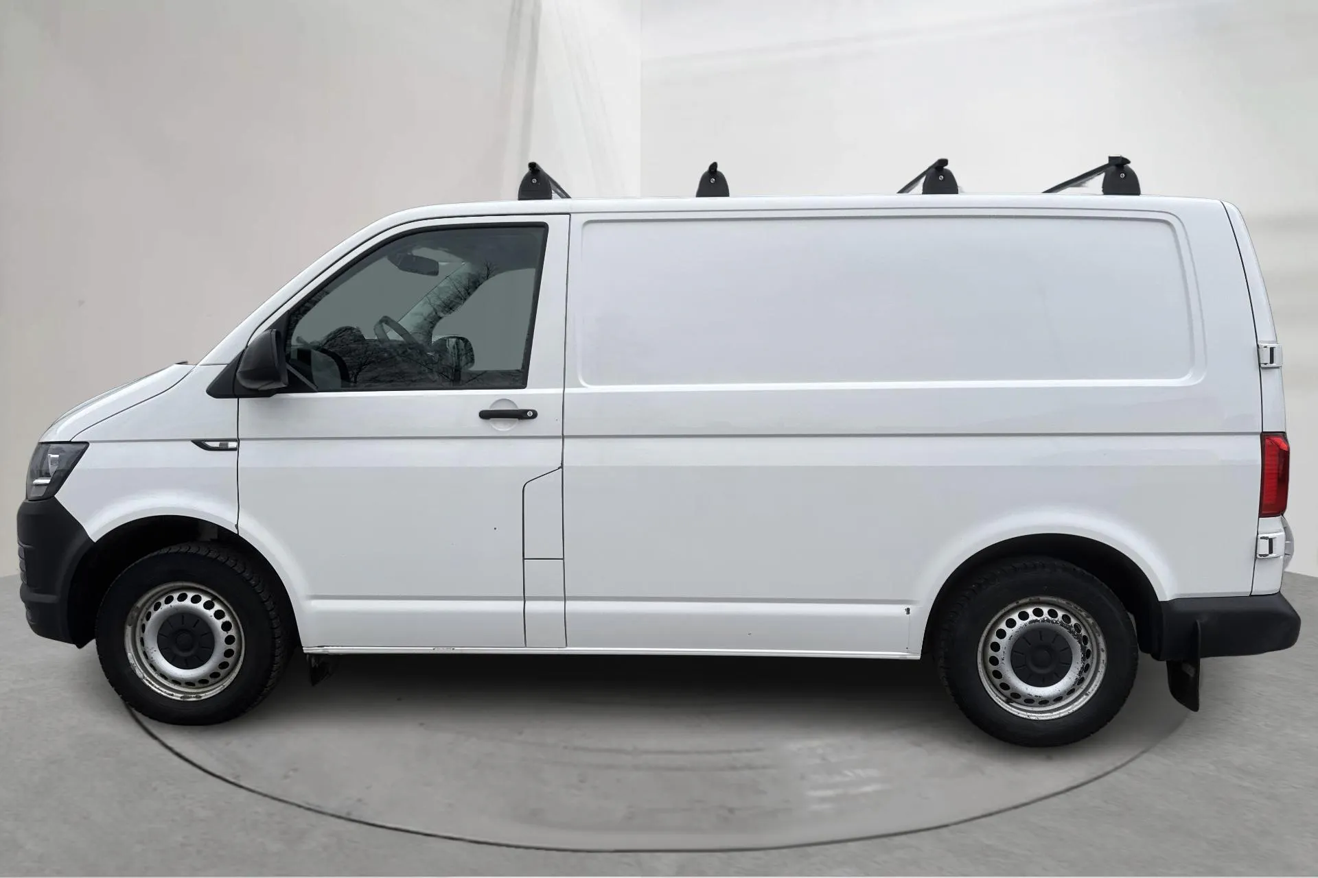 Presentationsfoto 2 av 19: VW Transporter T6 2.0 TDI BMT Skåp (102hk) - 20 247 mil - Manuell - vit - 2019