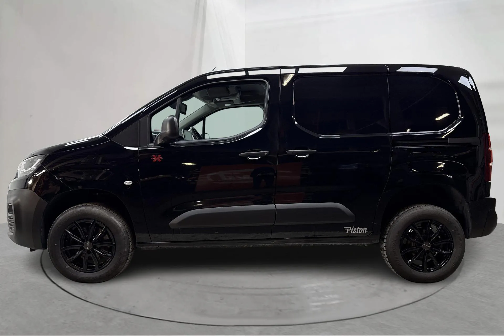 Presentation photo 2 of 23: Citroën Berlingo 1.5 BlueHDi 4x4 Skåp (130hk) - 95 450 km - Manual - black - 2021