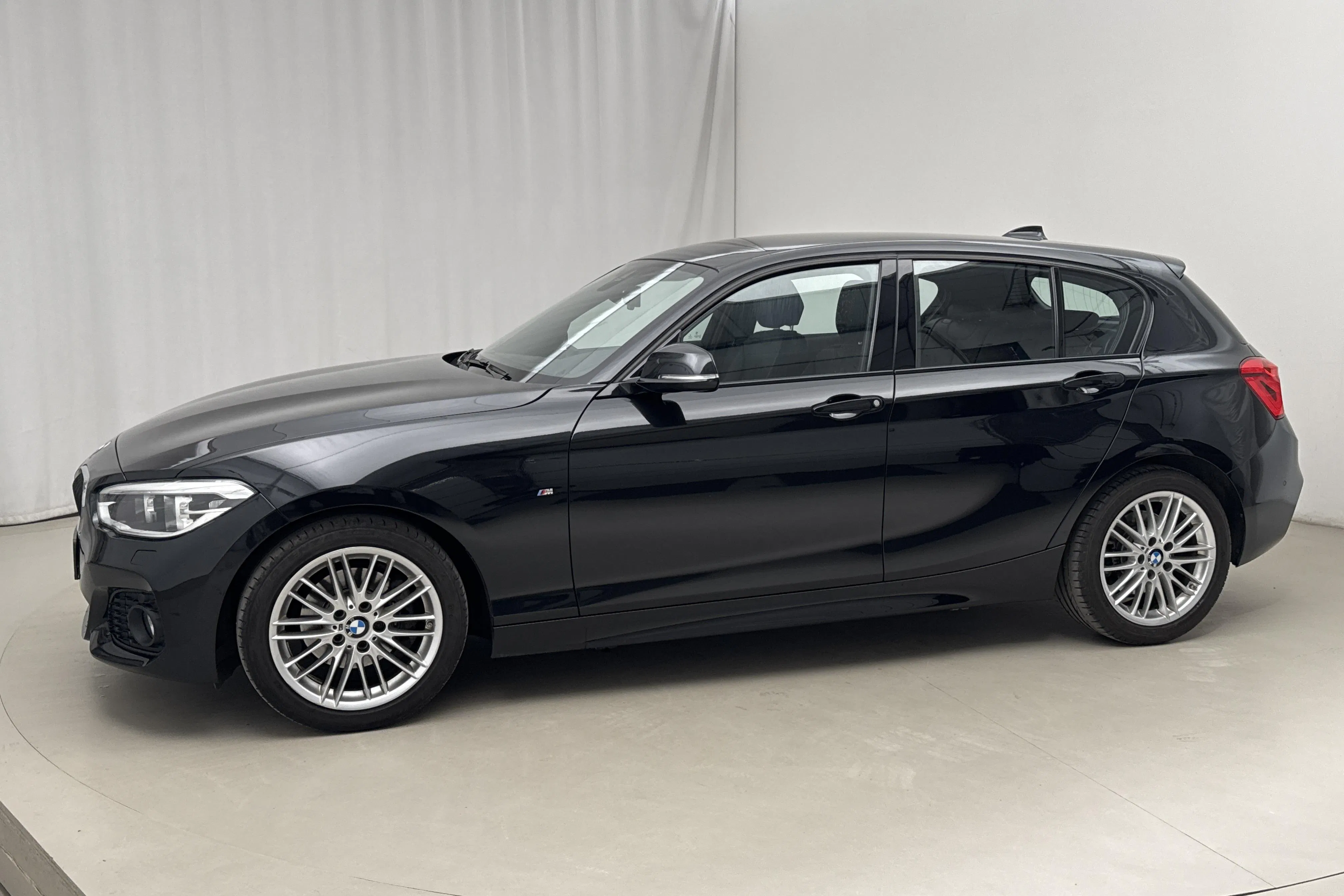 Presentation photo 2 of 17: BMW 120i 5dr, F20 (184hk) - 66 070 km - Automatic - black - 2019