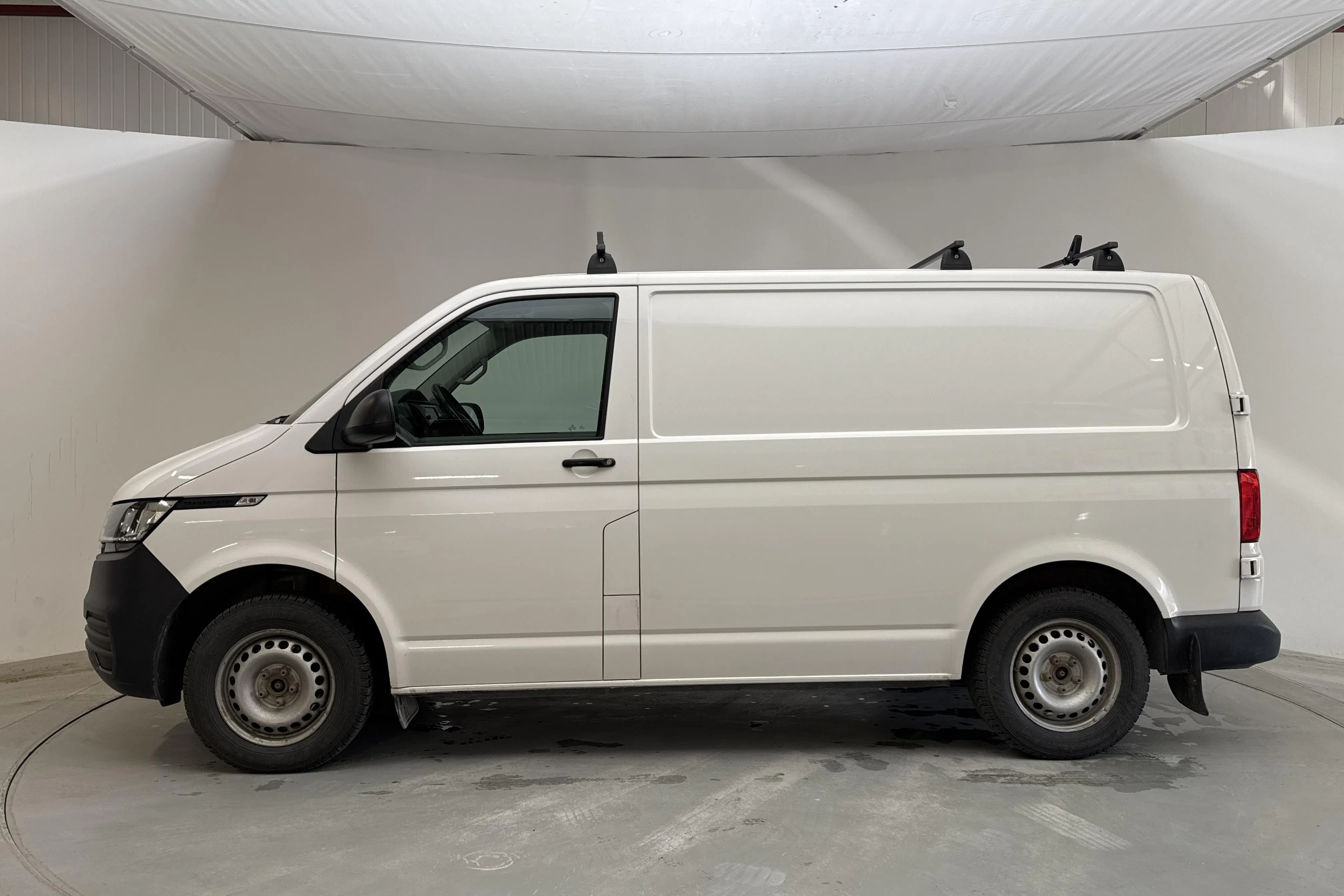 Presentation photo 2 of 12: VW Transporter T6.1 Skåp TDI 4MOTION (150hk) - 115 130 km - Manual - white - 2022